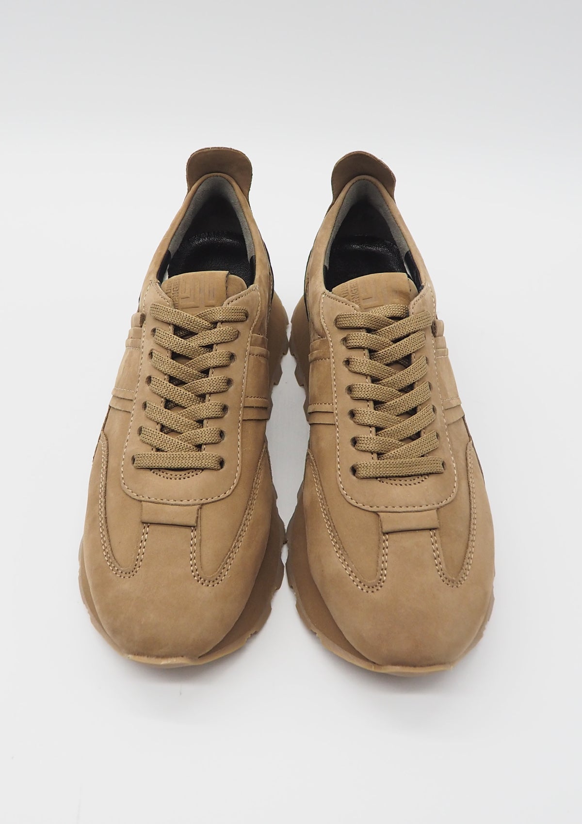 Damen Sneaker aus Nubukleder in Camel mit Leo-Print an der Ferse Damen Sneaker Kennel & Schmenger