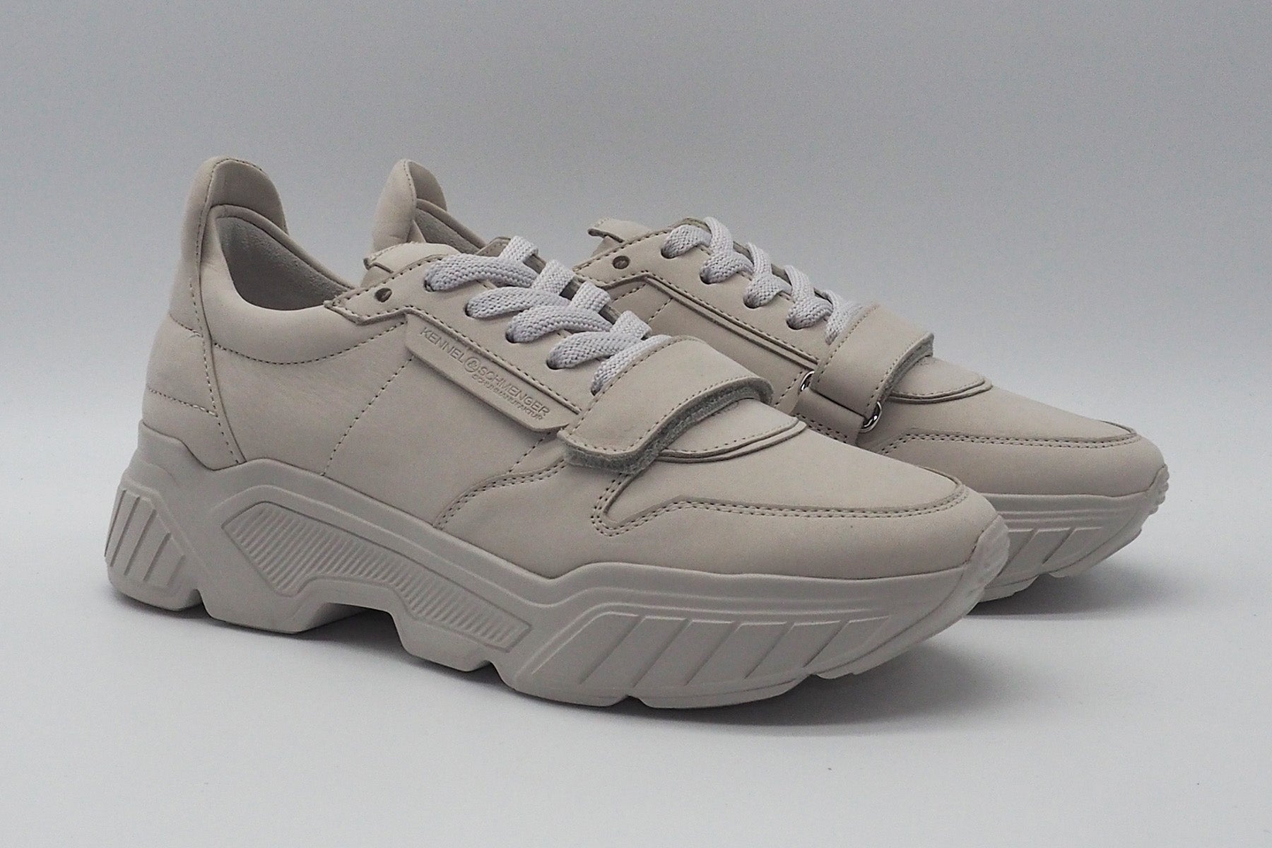 Damen Sneaker aus Nubukleder in Sand Damen Sneakers Kennel & Schmenger