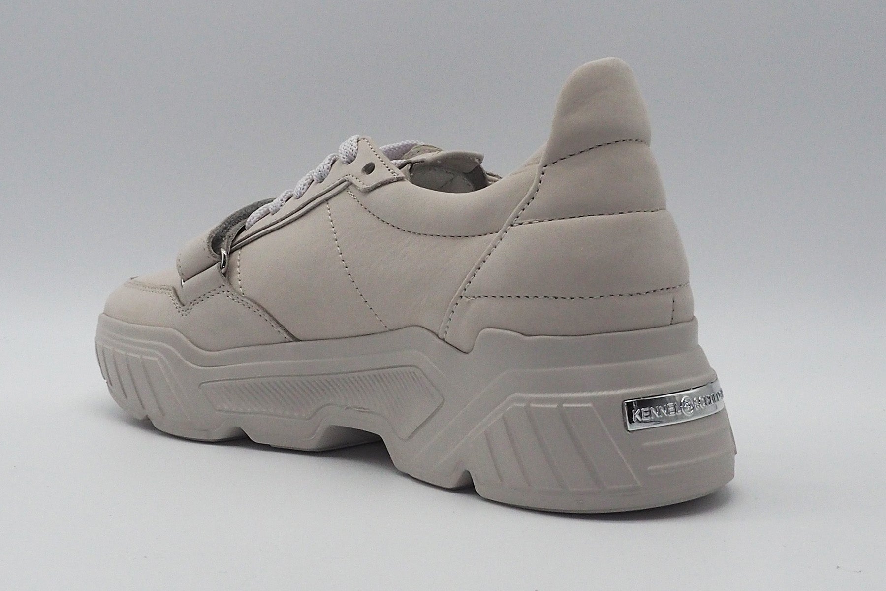 Damen Sneaker aus Nubukleder in Sand Damen Sneakers Kennel & Schmenger