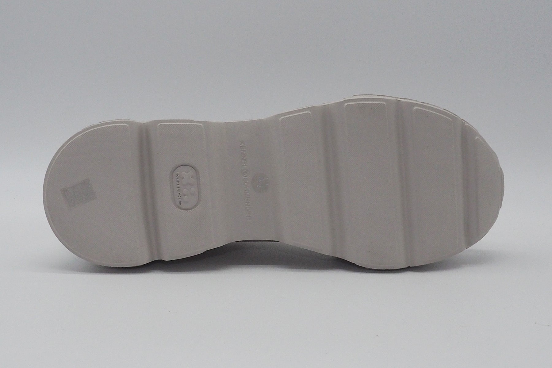 Damen Sneaker aus Nubukleder in Sand Damen Sneakers Kennel & Schmenger