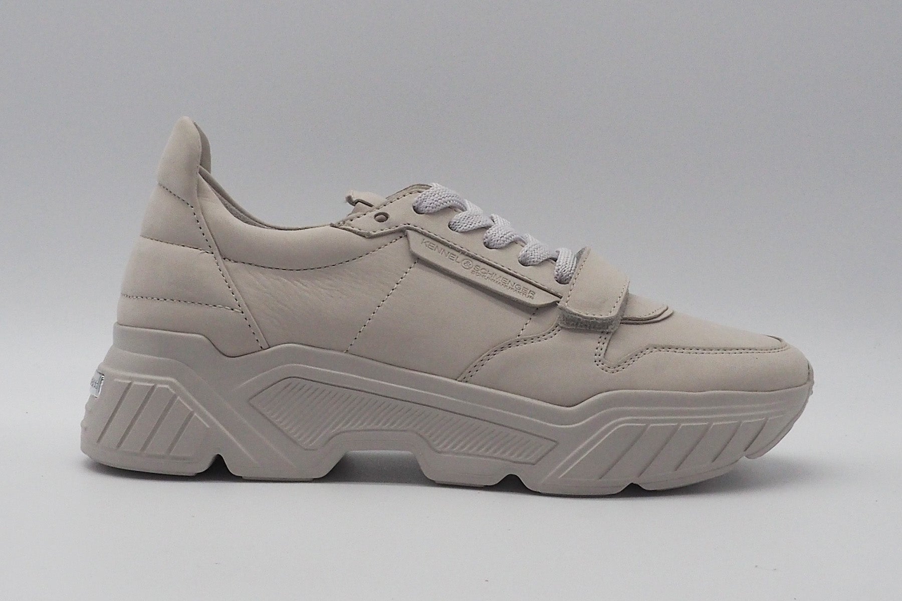 Damen Sneaker aus Nubukleder in Sand Damen Sneakers Kennel & Schmenger