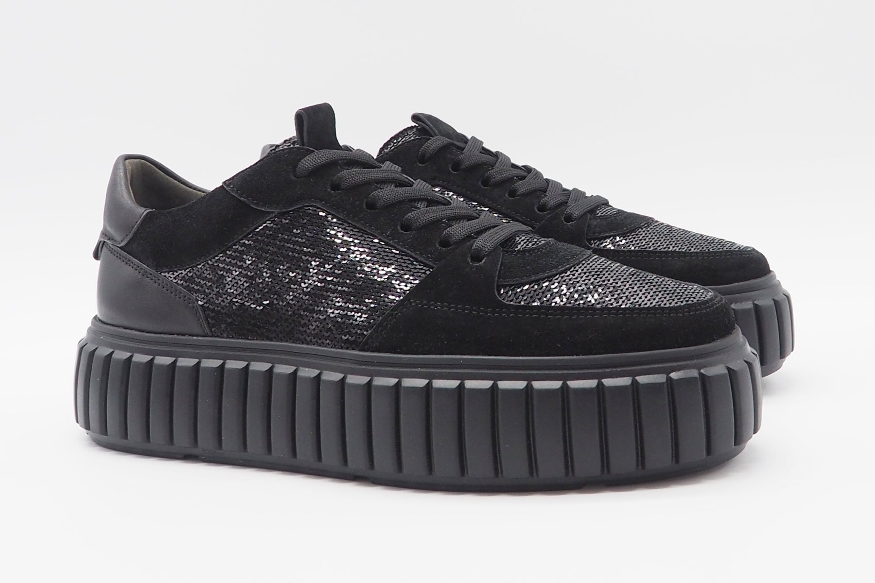 Damen Sneaker aus Veloursleder in Schwarz mit Pailletten - Absatz 3cm Damen Sneaker Kennel & Schmenger