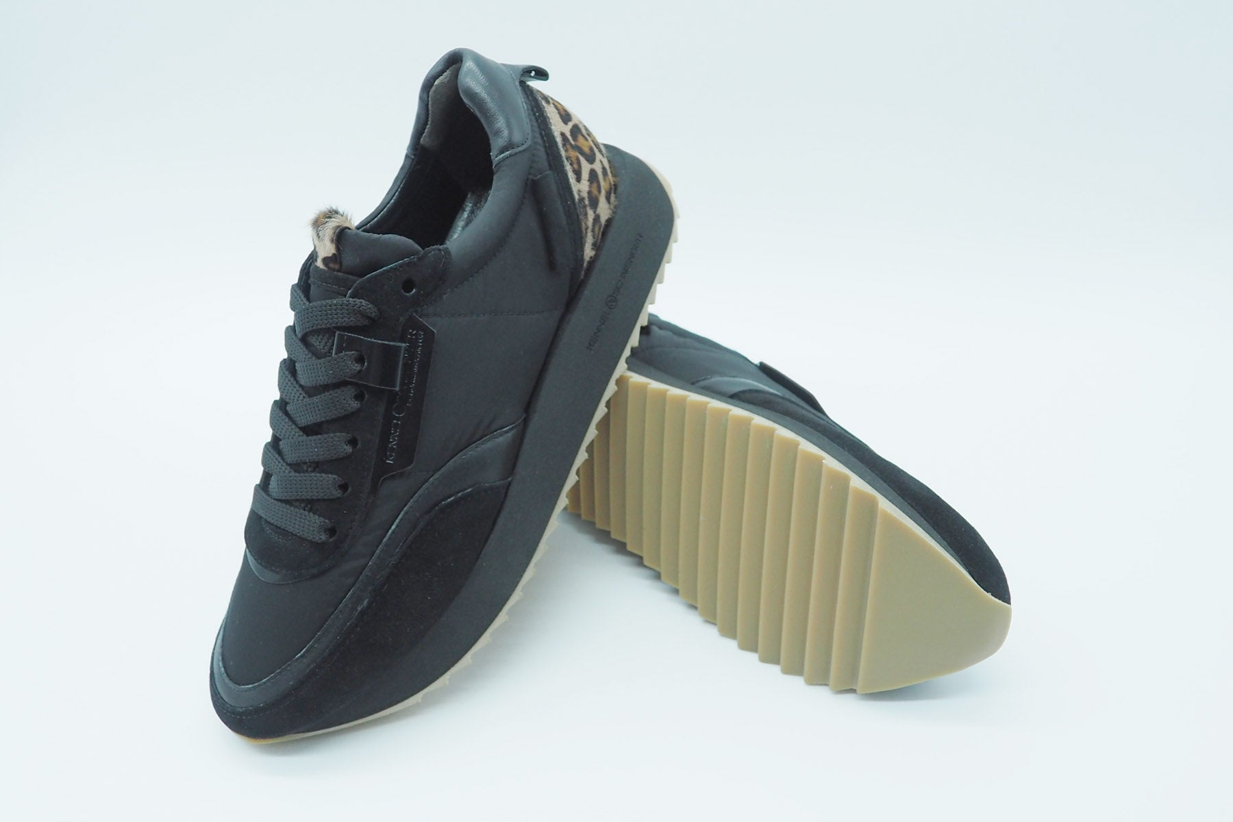 Damen Sneaker aus Veloursleder & Nylon in Schwarz mit Leo-Print an der Ferse Damen Sneaker Kennel & Schmenger