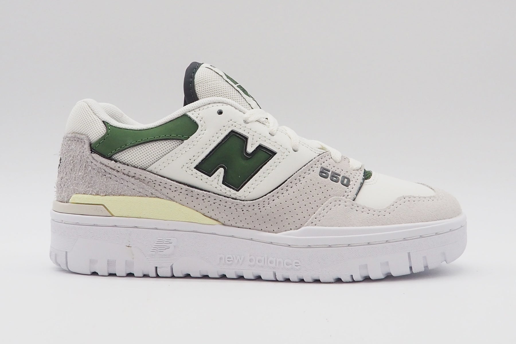 Damen Sneaker BBW550SG aus Leder in Weiß, Grau & Grün Damen Sneaker New Balance