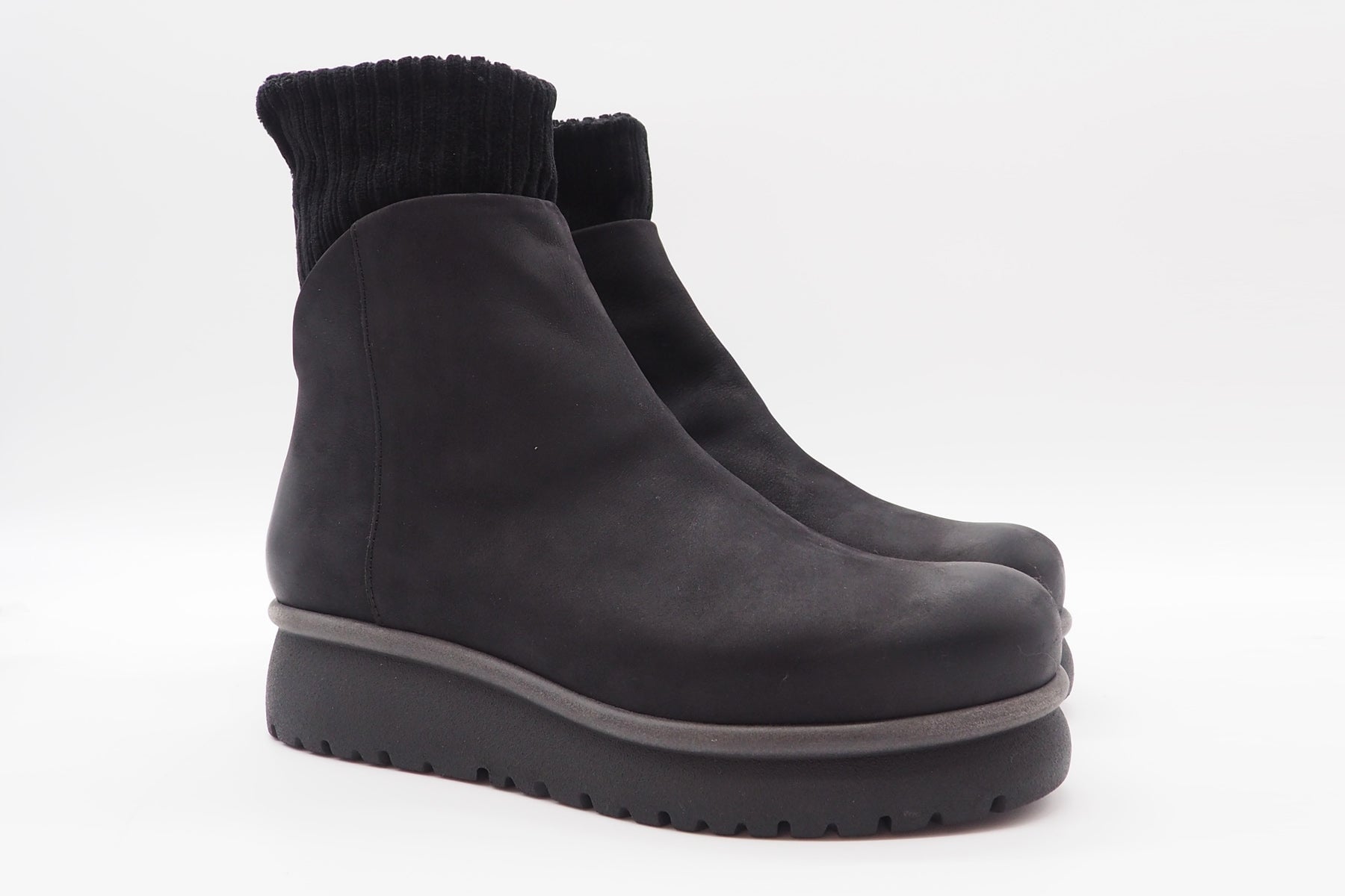 Damen Stiefelette aus geöltem Nubukleder in Schwarz - Absatz 4cm Damen Stiefeletten Patrizia Bonfanti