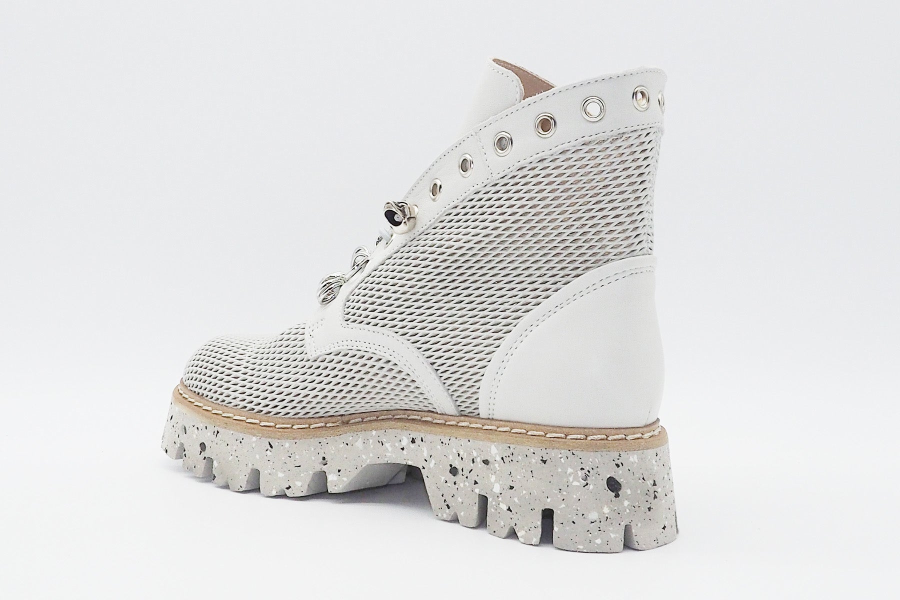 Damen Stiefelette aus gestanztem Leder in Weiß Damen Stiefeletten Fruit