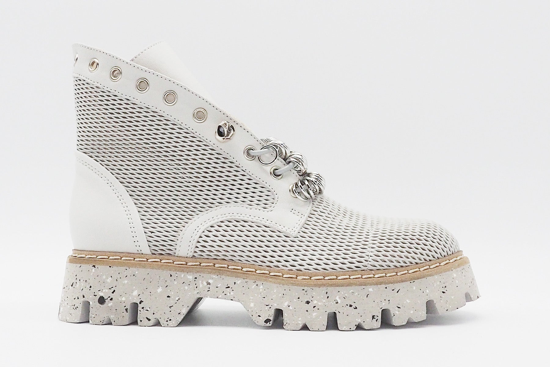 Damen Stiefelette aus gestanztem Leder in Weiß Damen Stiefeletten Fruit