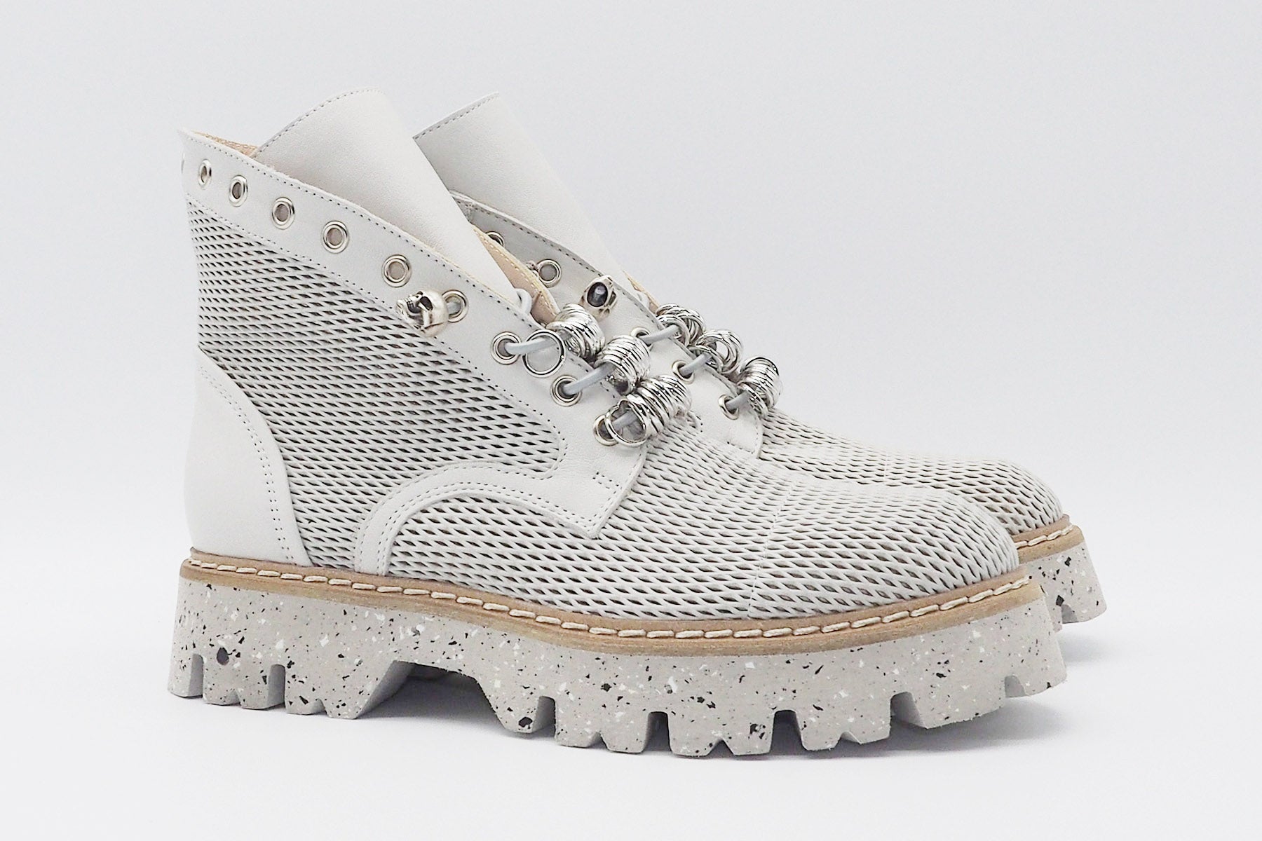 Damen Stiefelette aus gestanztem Leder in Weiß Damen Stiefeletten Fruit