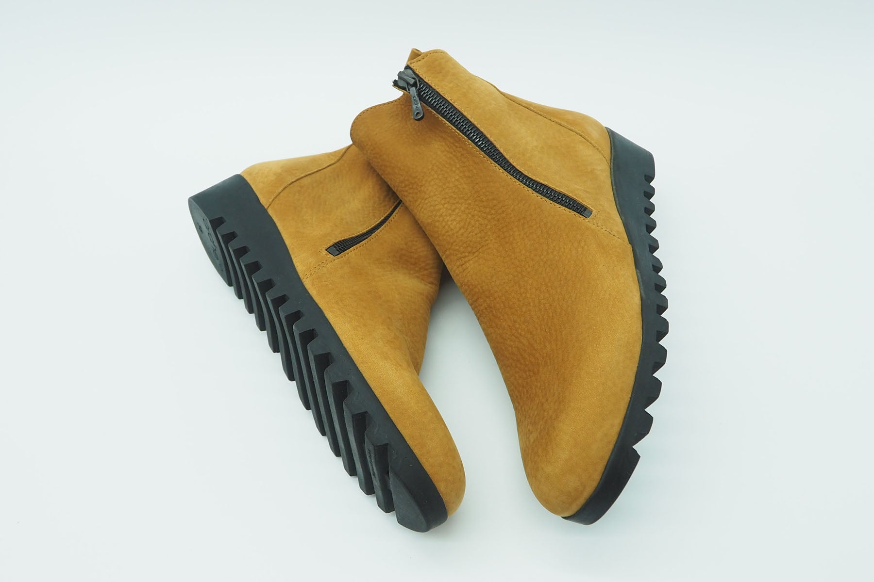 Damen Stiefelette "Lomage" aus Nubukleder in Mittelbraun Damen Stiefeletten Arche