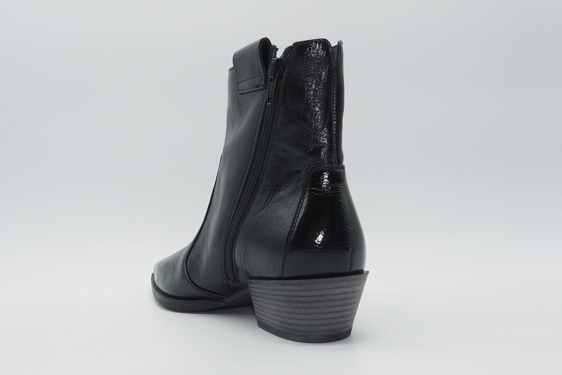 Damen Stiefeletten aus Cracked Leder in Schwarz Damen Stiefeletten Kennel & Schmenger