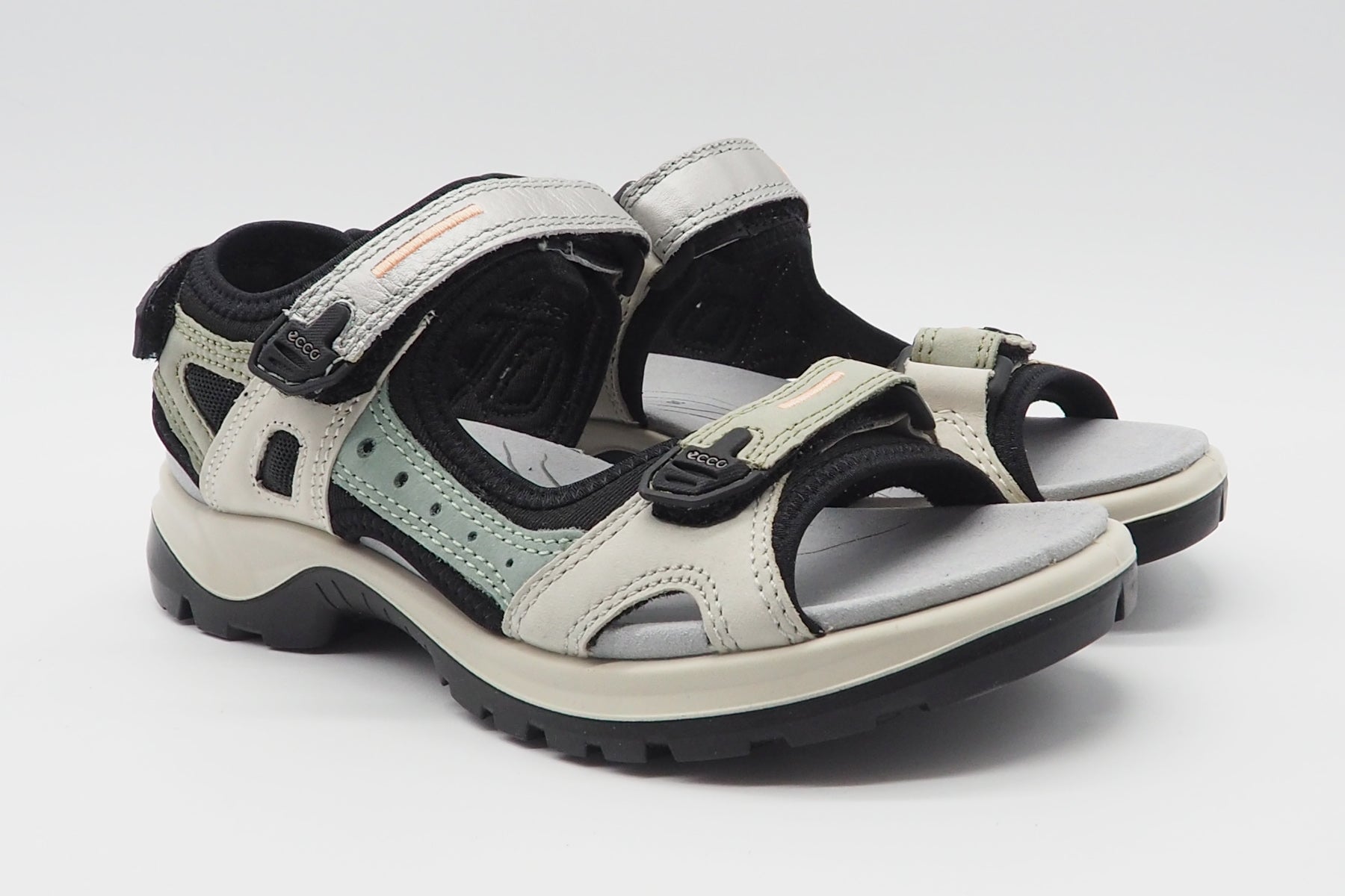Damen Trekking-Sandale aus Nubuk- & Metallicleder in Beige, Salbei & Silber Damen Sandalen Ecco