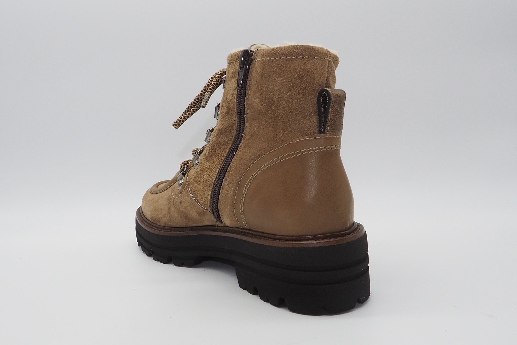 Damen winterlich gefütterte knöchelhohe Schnürstiefelette aus braunem Veloursleder Damen Schnürboots Maripé