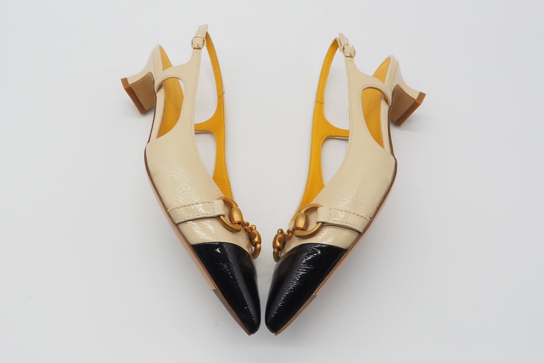 Edle Damen Slings aus Lackleder in Nude & Schwarz mit Trense - Absatz 4cm - Betty Damen Pumps & Slings Mara Bini