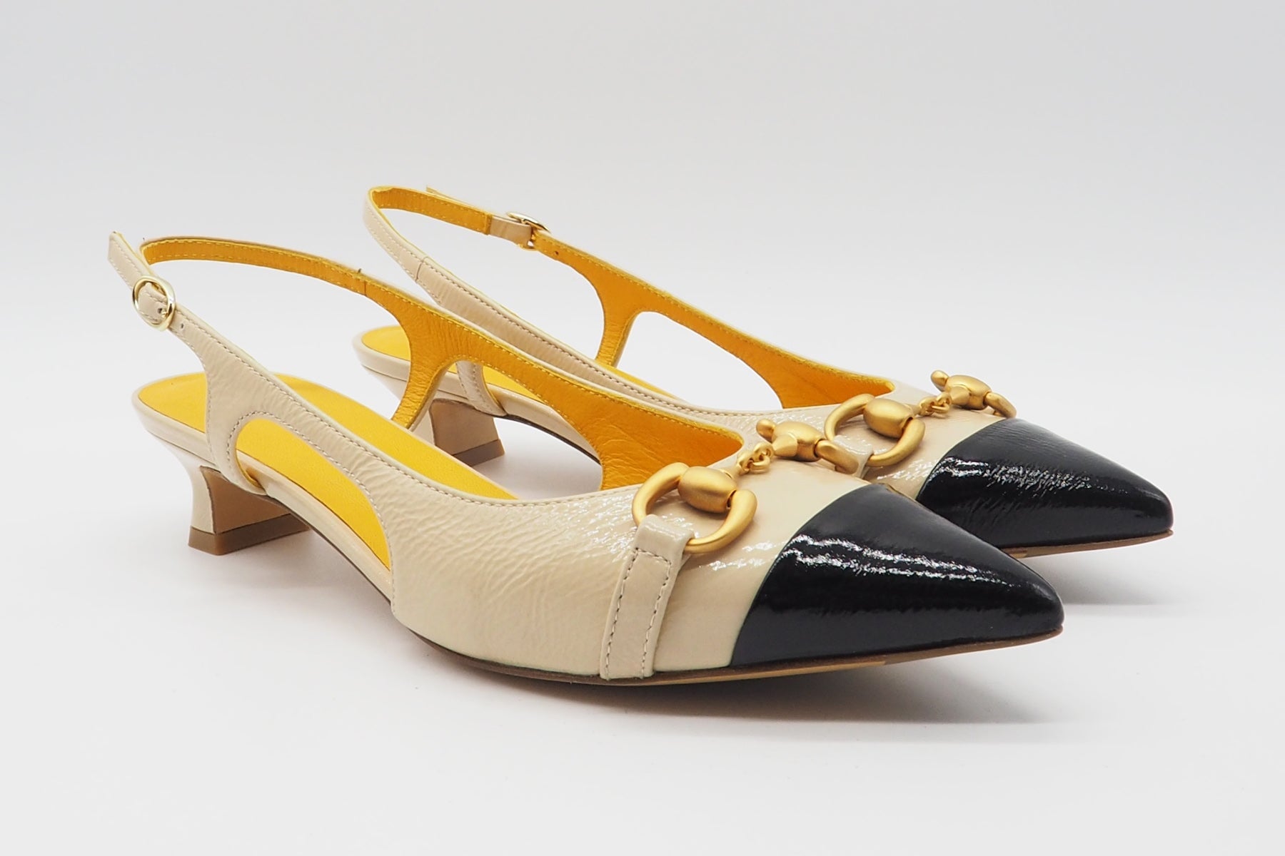 Edle Damen Slings aus Lackleder in Nude & Schwarz mit Trense - Absatz 4cm - Betty Damen Pumps & Slings Mara Bini