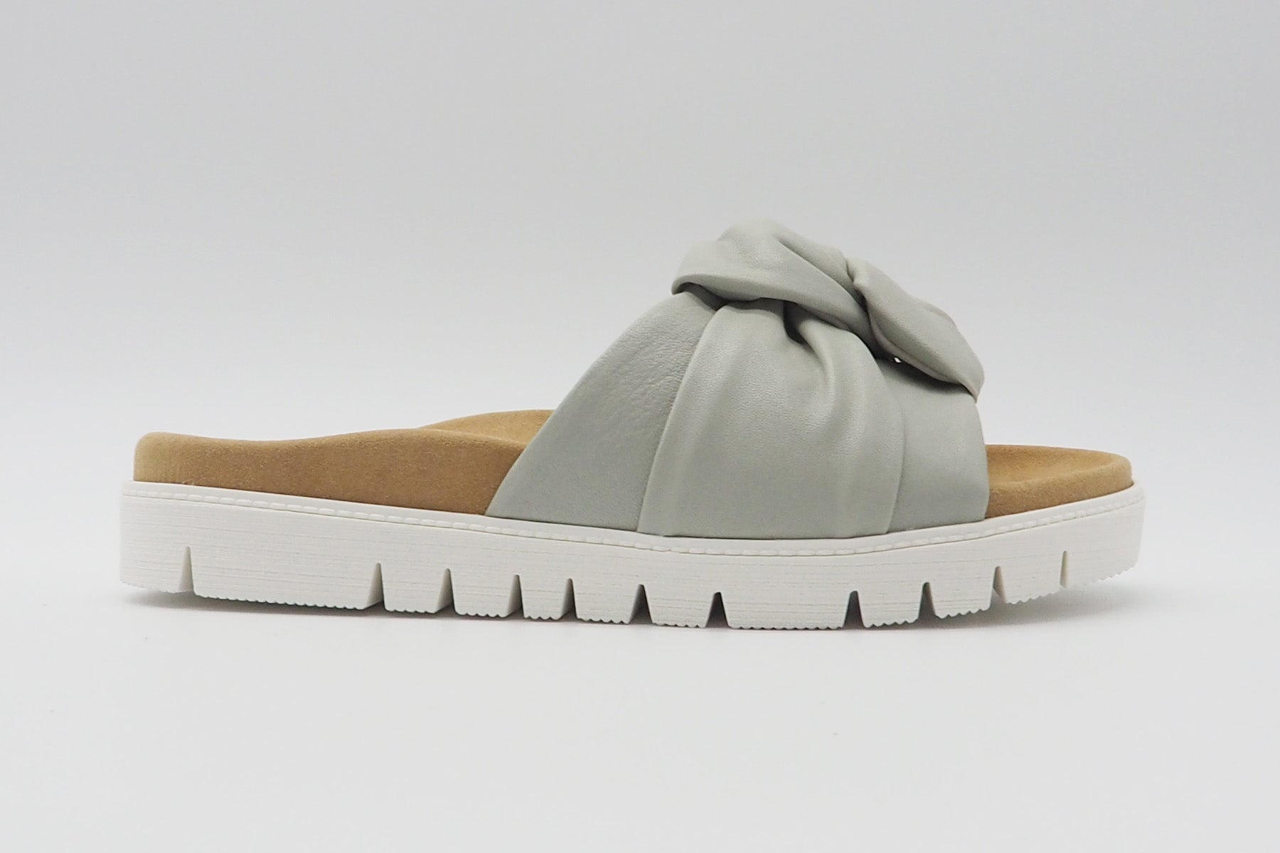 Feine Damen Pantoffel aus Glattleder in Salbei - Absatz 3,5cm Damen Mules & Sabots Gabor