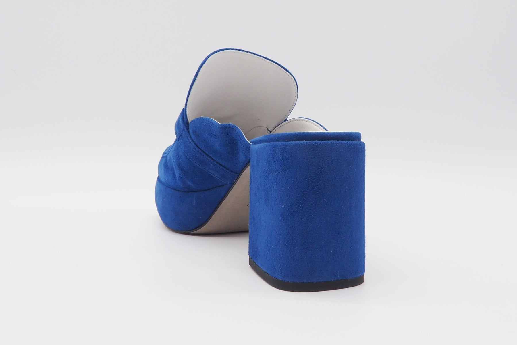 Feine Damen Plateau-Mules aus Veloursleder in Royalblau - Clogs IRA - Absatz 8cm Damen Mules & Sabots Kennel & Schmenger