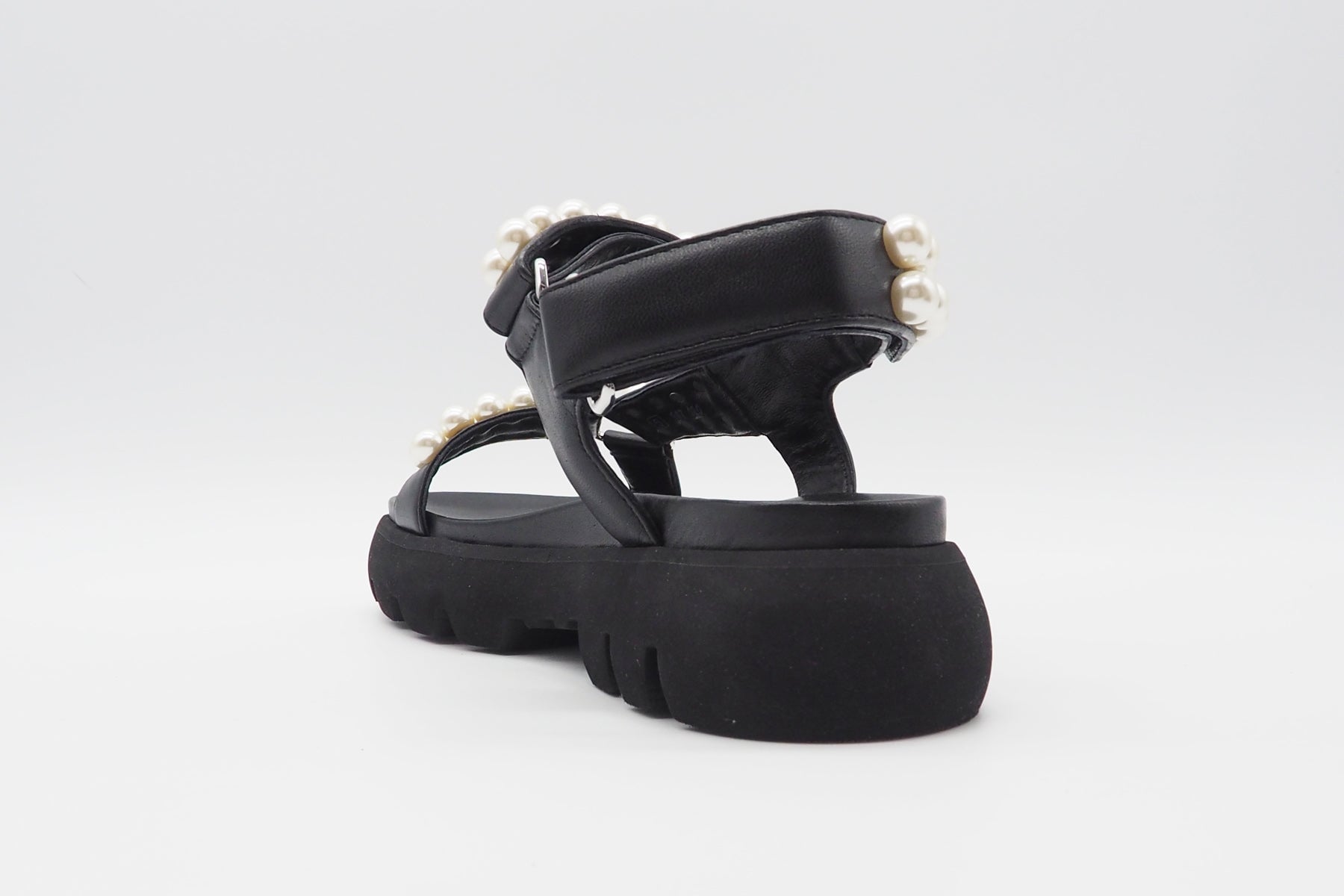 Feine Damen Plateau-Sandale aus Leder in Schwarz mit Perlen - Absatz 5,5cm Damen Sandalen Kennel & Schmenger