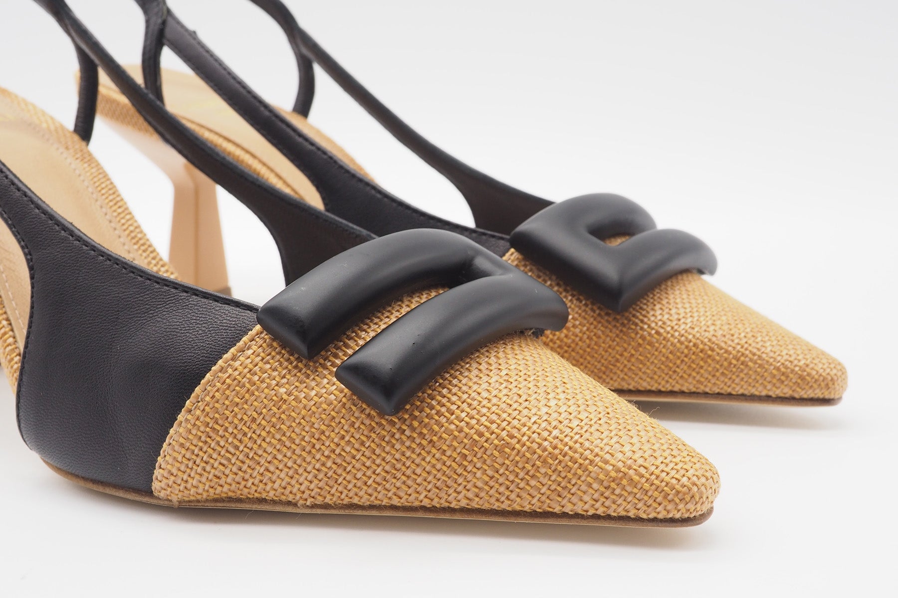 Feiner Damen Sling aus webtem Bast in Camel & Schwarz mit Lederschnalle - Absatz 8cm Damen Pumps & Slings Chantal