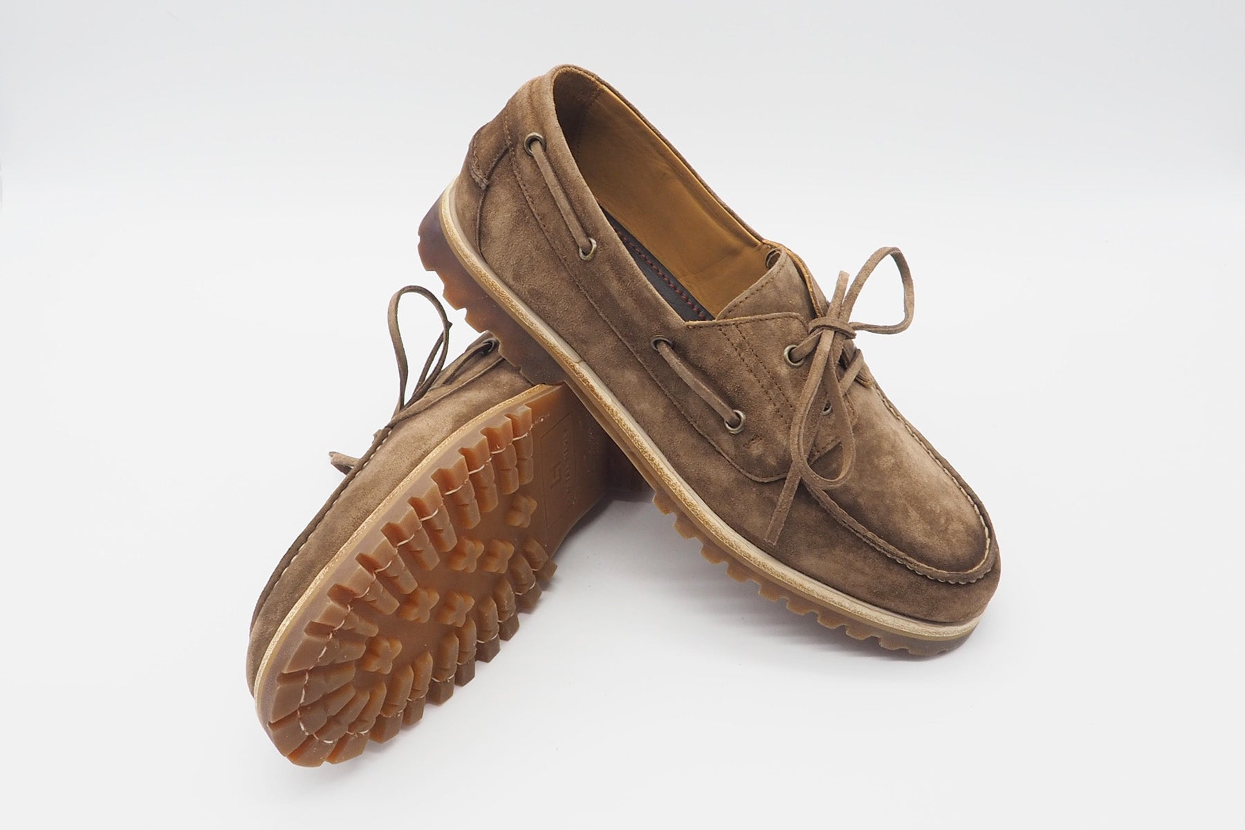 Handgemachter Herren Mokassin aus gewaschenem Veloursleder in Mittelbraun - Durchgenäht Herren Slipper & Mokassin Corvari