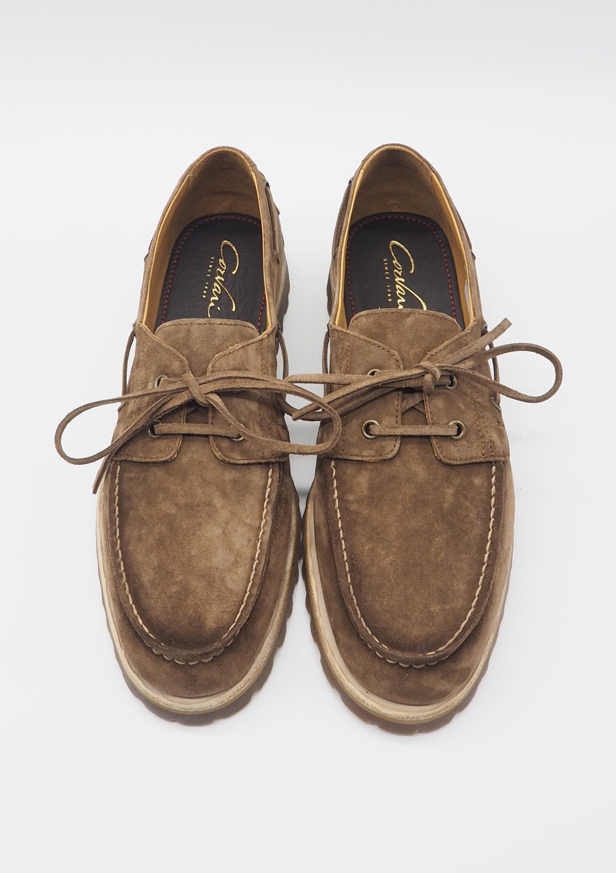 Handgemachter Herren Mokassin aus gewaschenem Veloursleder in Mittelbraun - Durchgenäht Herren Slipper & Mokassin Corvari