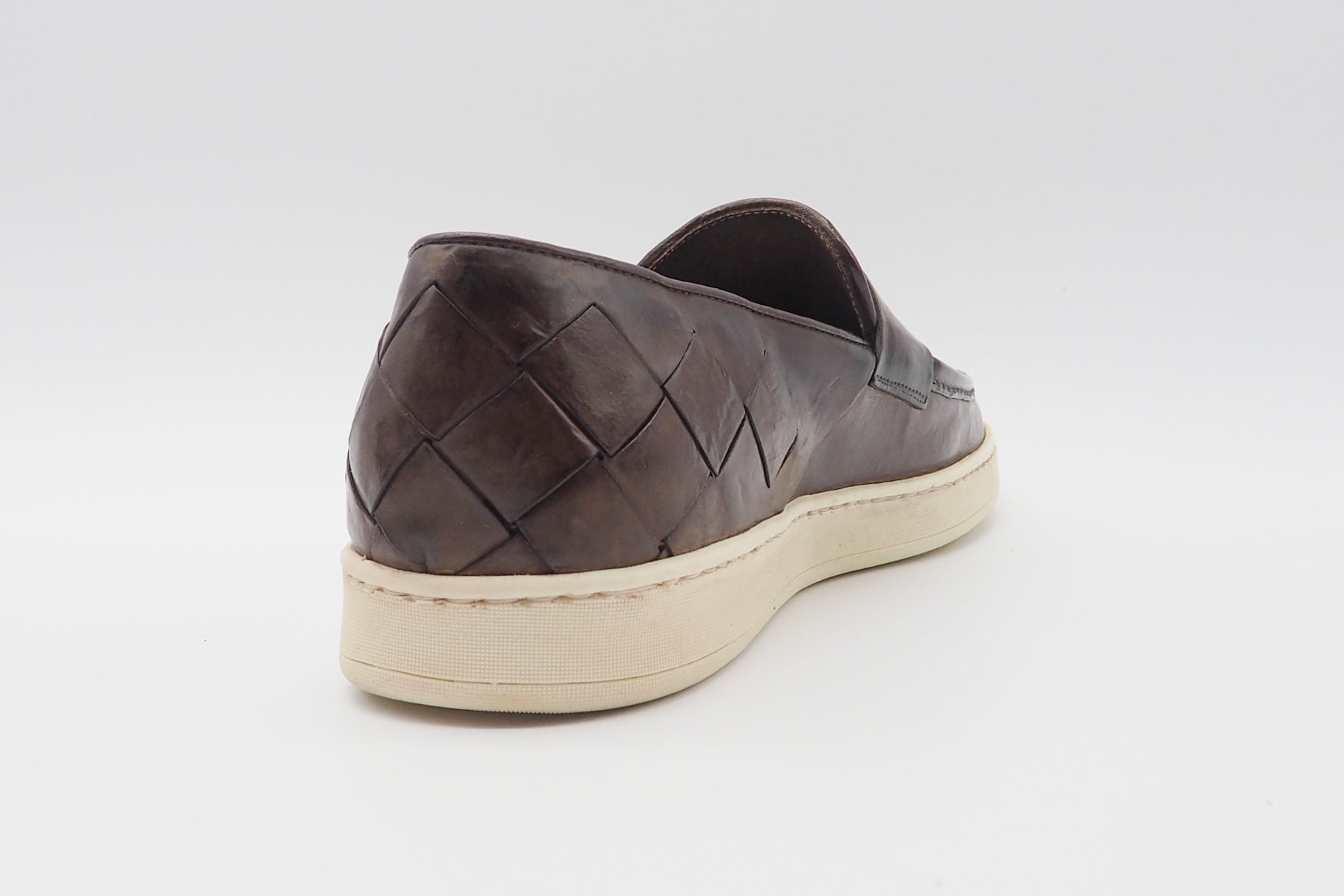 Herren Flechtslipper aus Glattleder in Dunkelbraun mit heller Sohle Herren Loafers & Slipper Corvari