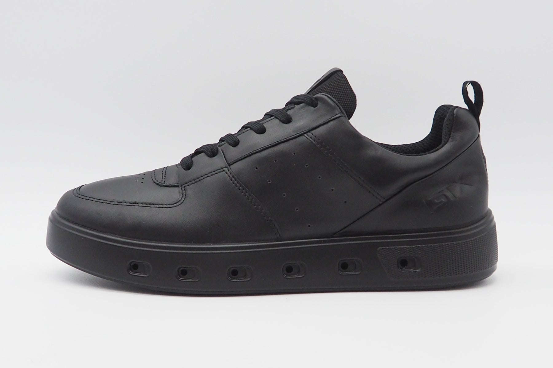 Herren Sneaker aus Leder in Schwarz - GORE-TEX® SURROUND® Herren Sneaker Ecco