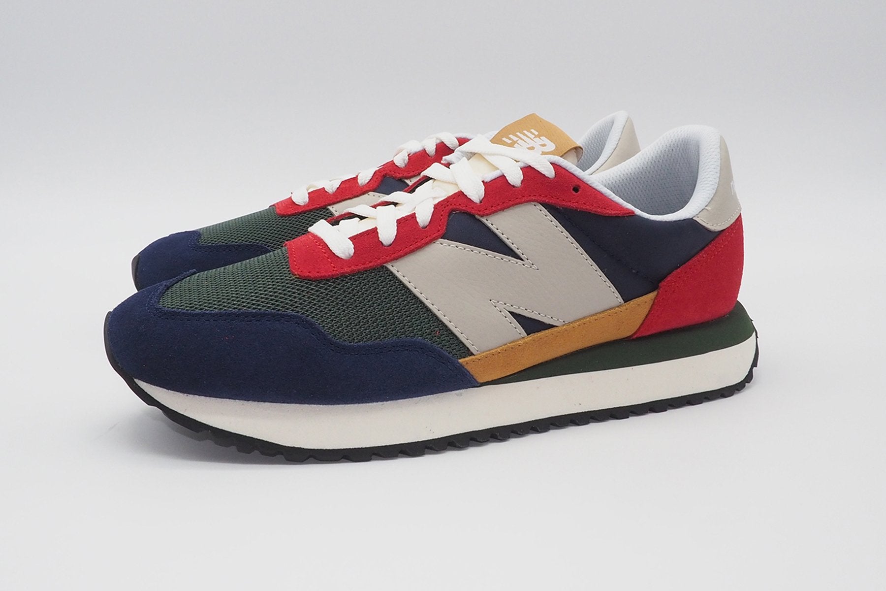 Herren Sneaker im Stil der 80er Jahre in Multicolor