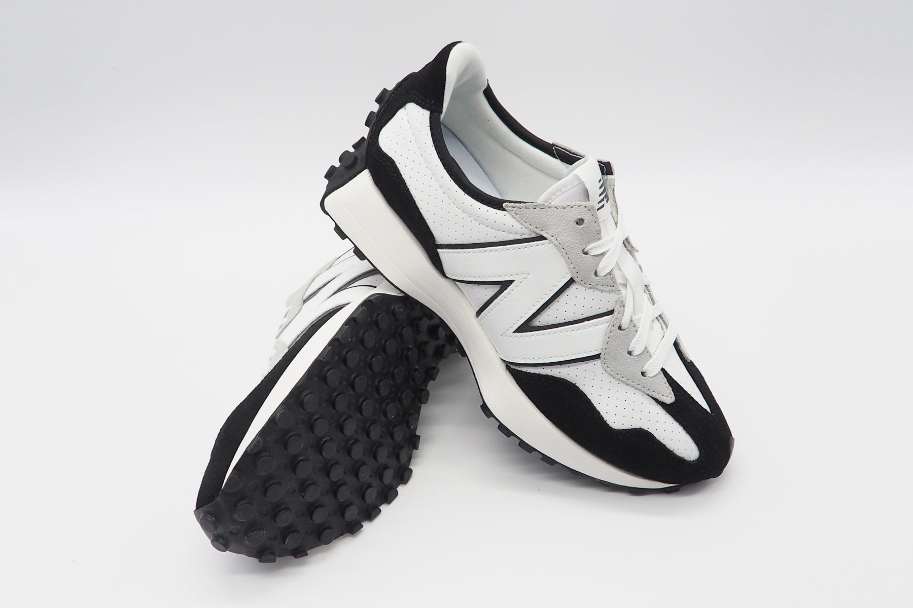 Herren Sneaker MS327NI aus Veloursleder & Mesh in Weiß, Schwarz & Grau Herren Sneaker New Balance