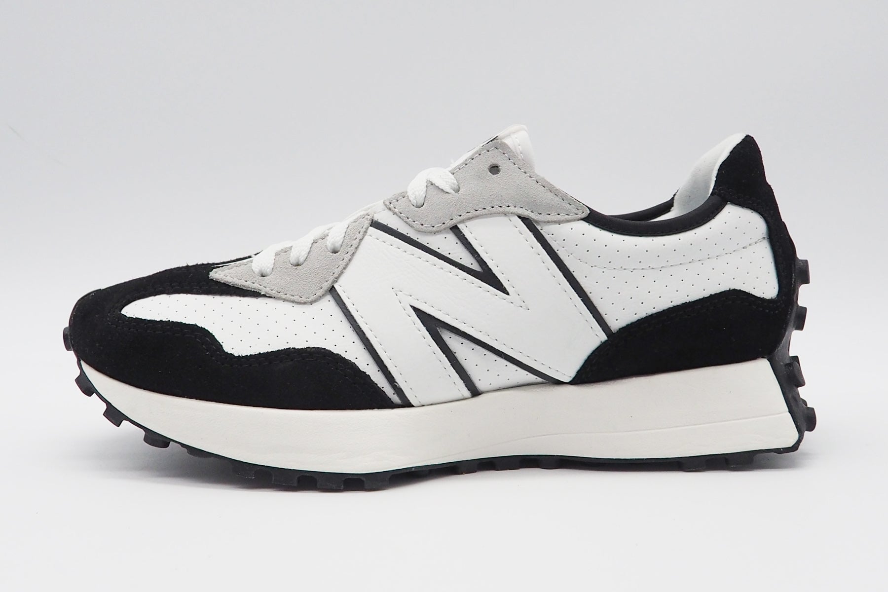 Herren Sneaker MS327NI aus Veloursleder & Mesh in Weiß, Schwarz & Grau Herren Sneaker New Balance