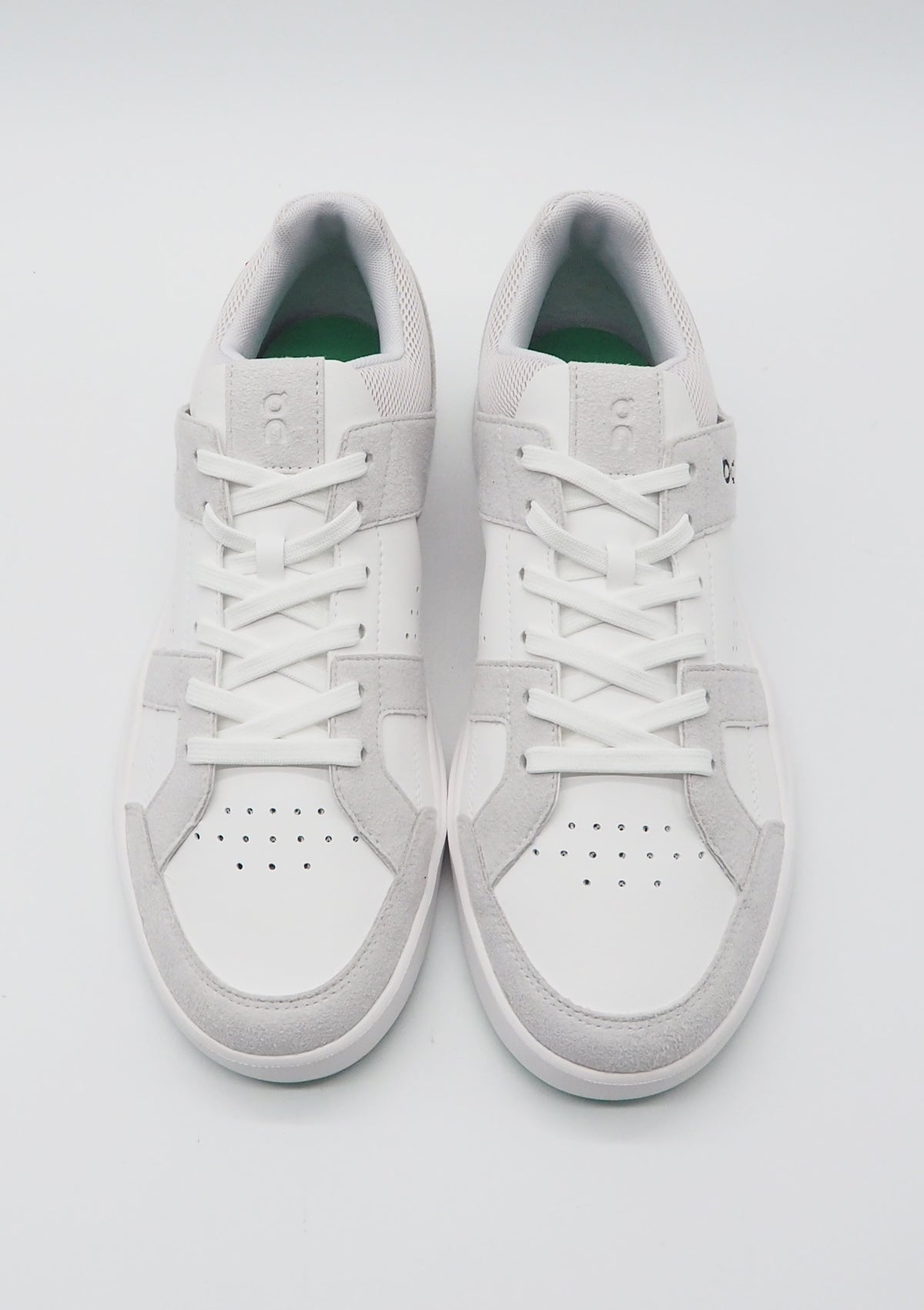 Herren Sneaker "The Roger Clubhouse" aus Leder & Veloursleder in Weiß, Grau & Grün Herren Sneaker On