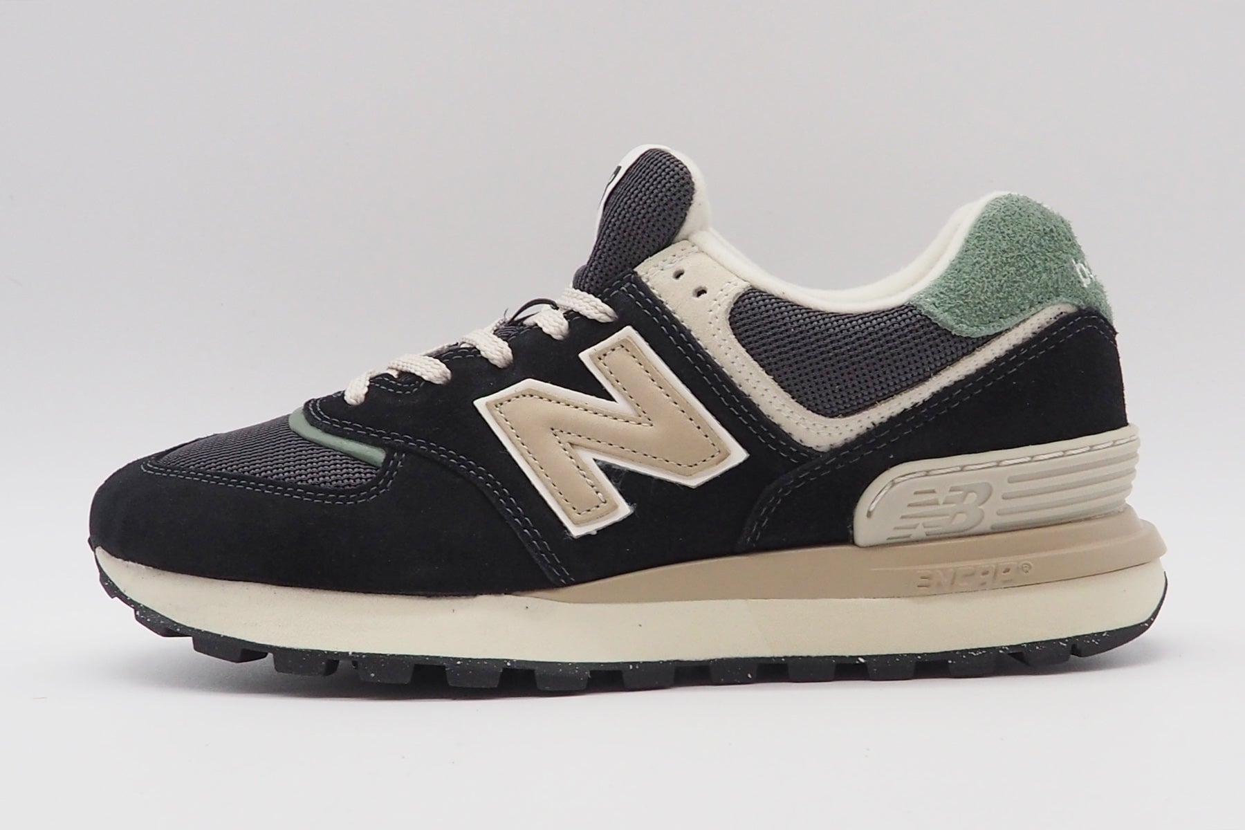 Herren Sneaker U574LGFB aus Veloursleder & Mesh in Schwarz, Natur & Mint Herren Sneaker New Balance