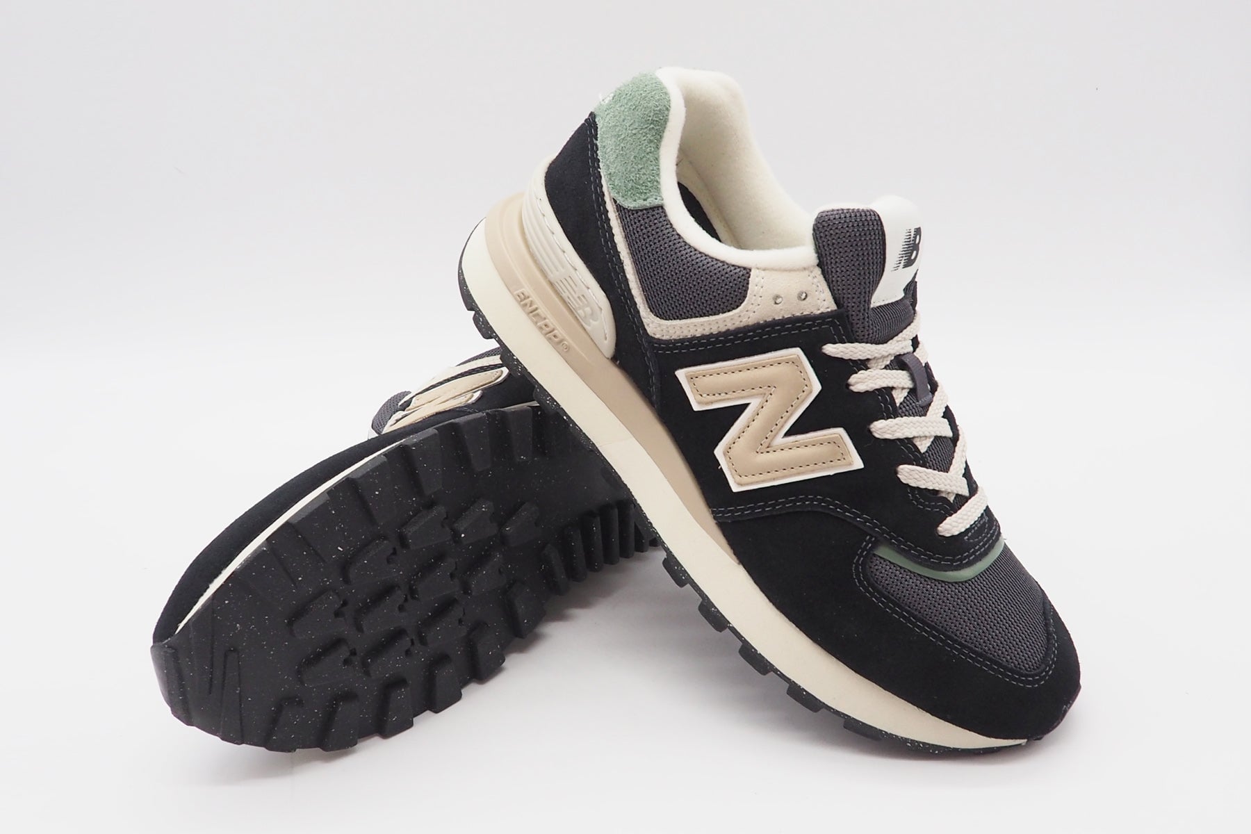 Herren Sneaker U574LGFB aus Veloursleder & Mesh in Schwarz, Natur & Mint Herren Sneaker New Balance