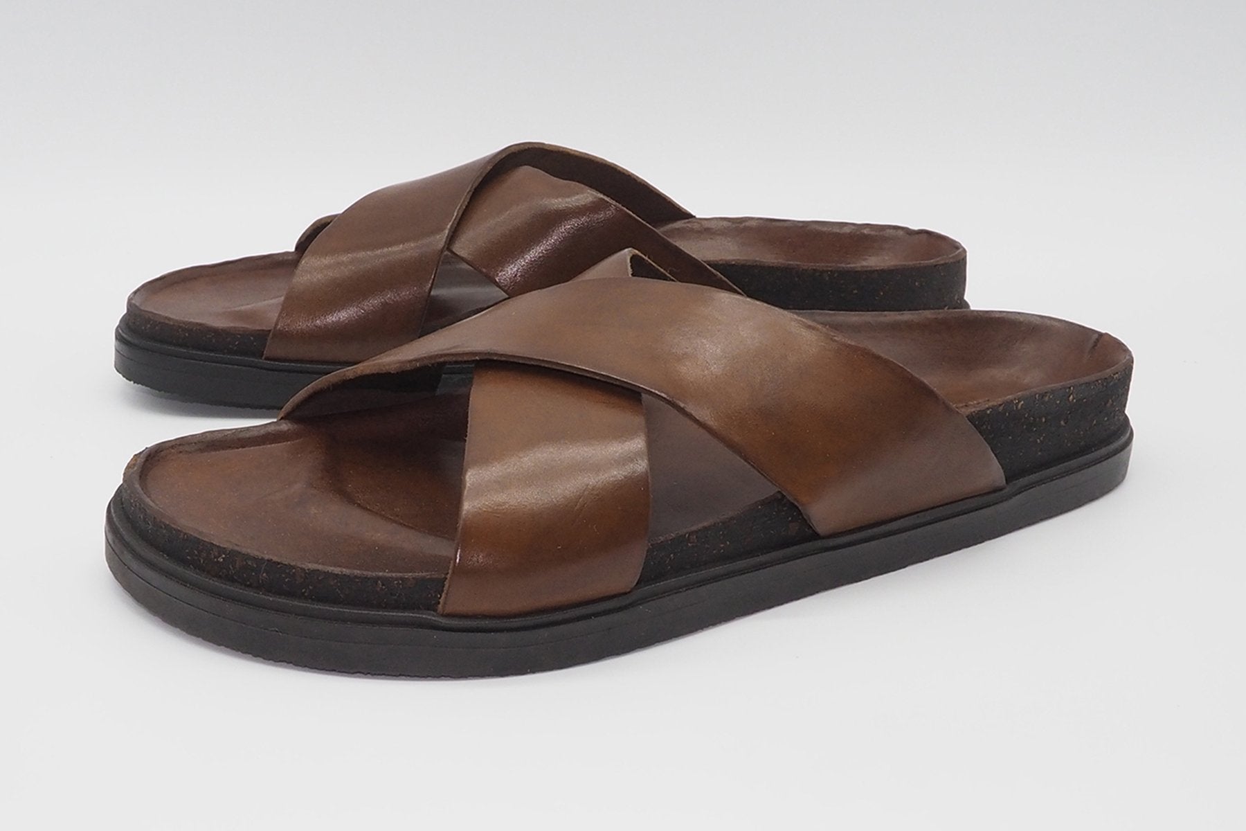 Herrenpantoffel mit gekreuzter Bandage in cooler Vintage-Optik Herren Sommer Brador