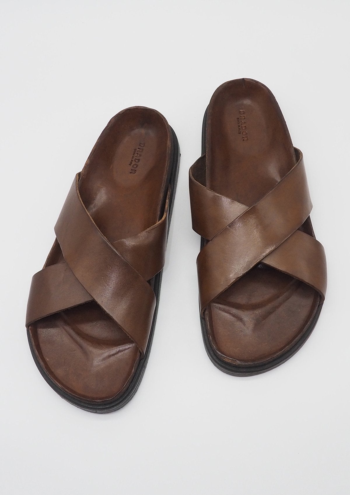 Herrenpantoffel mit gekreuzter Bandage in cooler Vintage-Optik Herren Sommer Brador