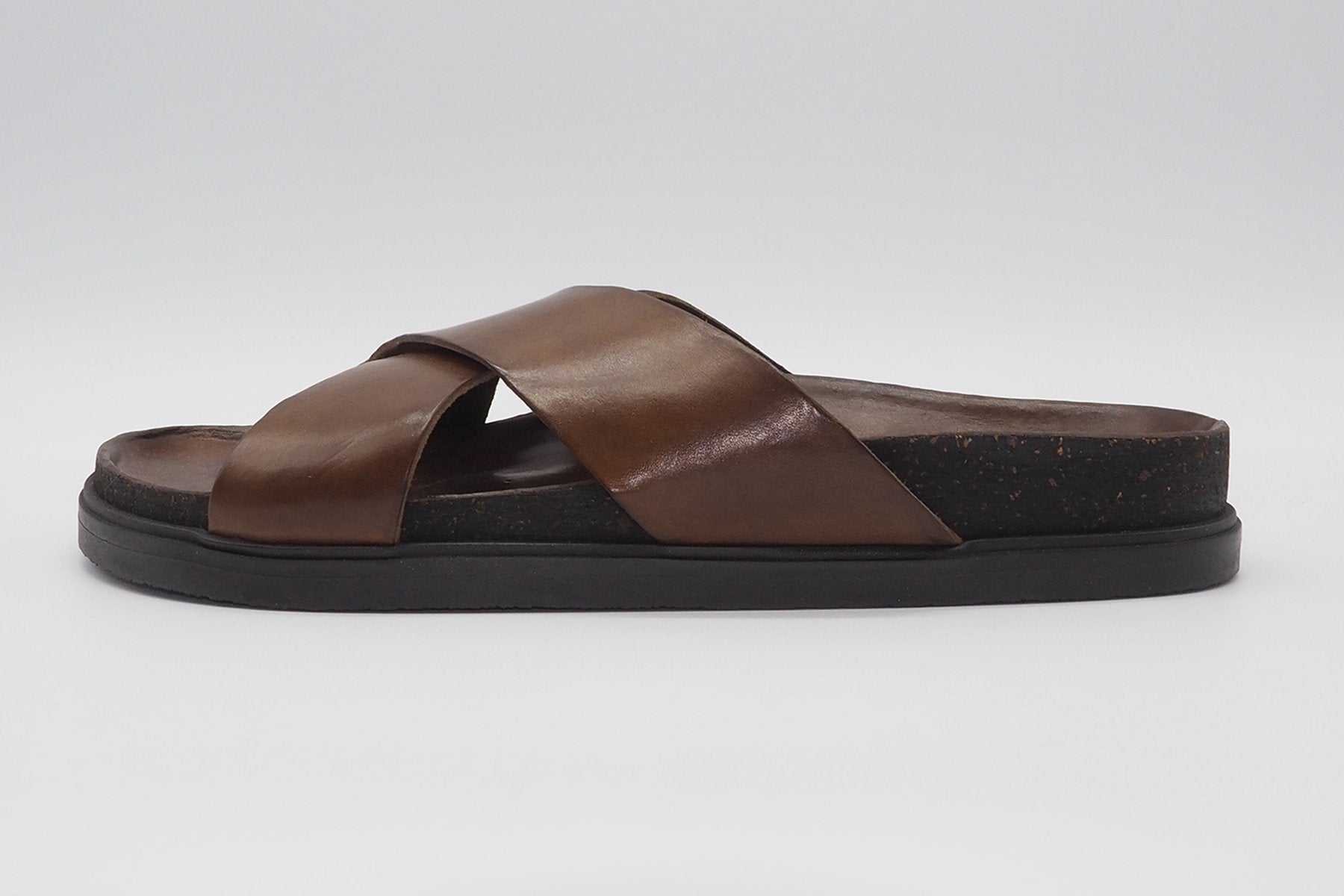 Herrenpantoffel mit gekreuzter Bandage in cooler Vintage-Optik Herren Sommer Brador