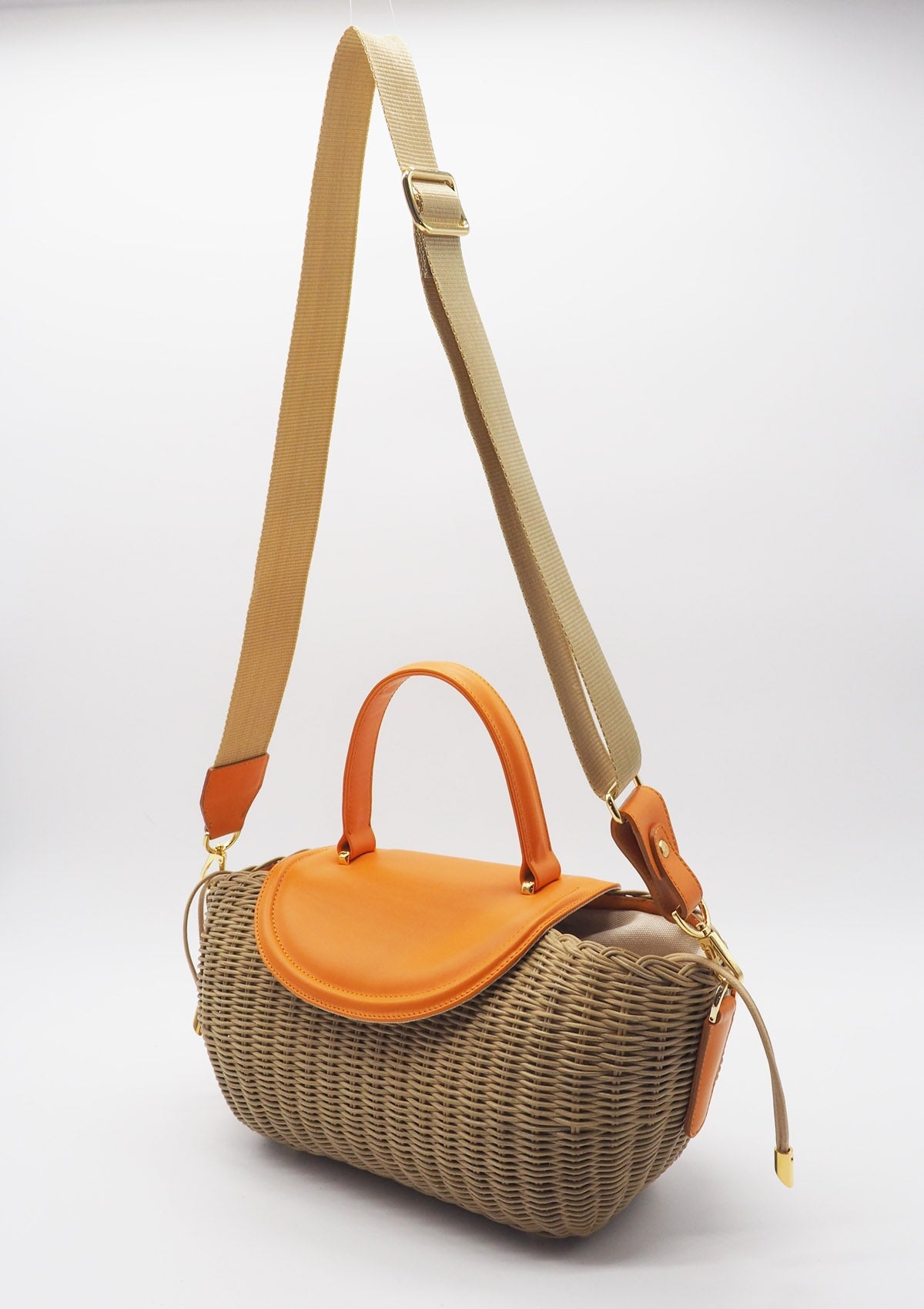 Korbtasche aus handgeflochtener Weide in Natur mit Überschlag aus Leder in Orange Taschen Crossbody & Schultertaschen Capaf