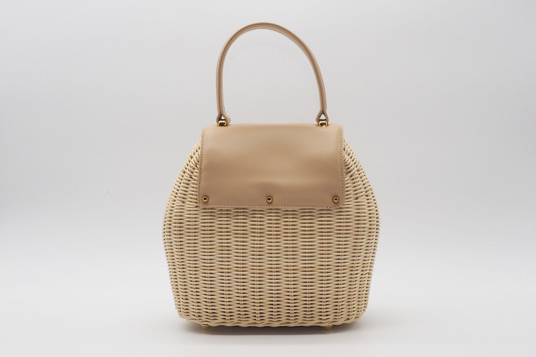 Korbtasche aus handgeflochtener Weide in Natur mit Überschlag aus Leder in Skin Taschen Klein & Chic Capaf
