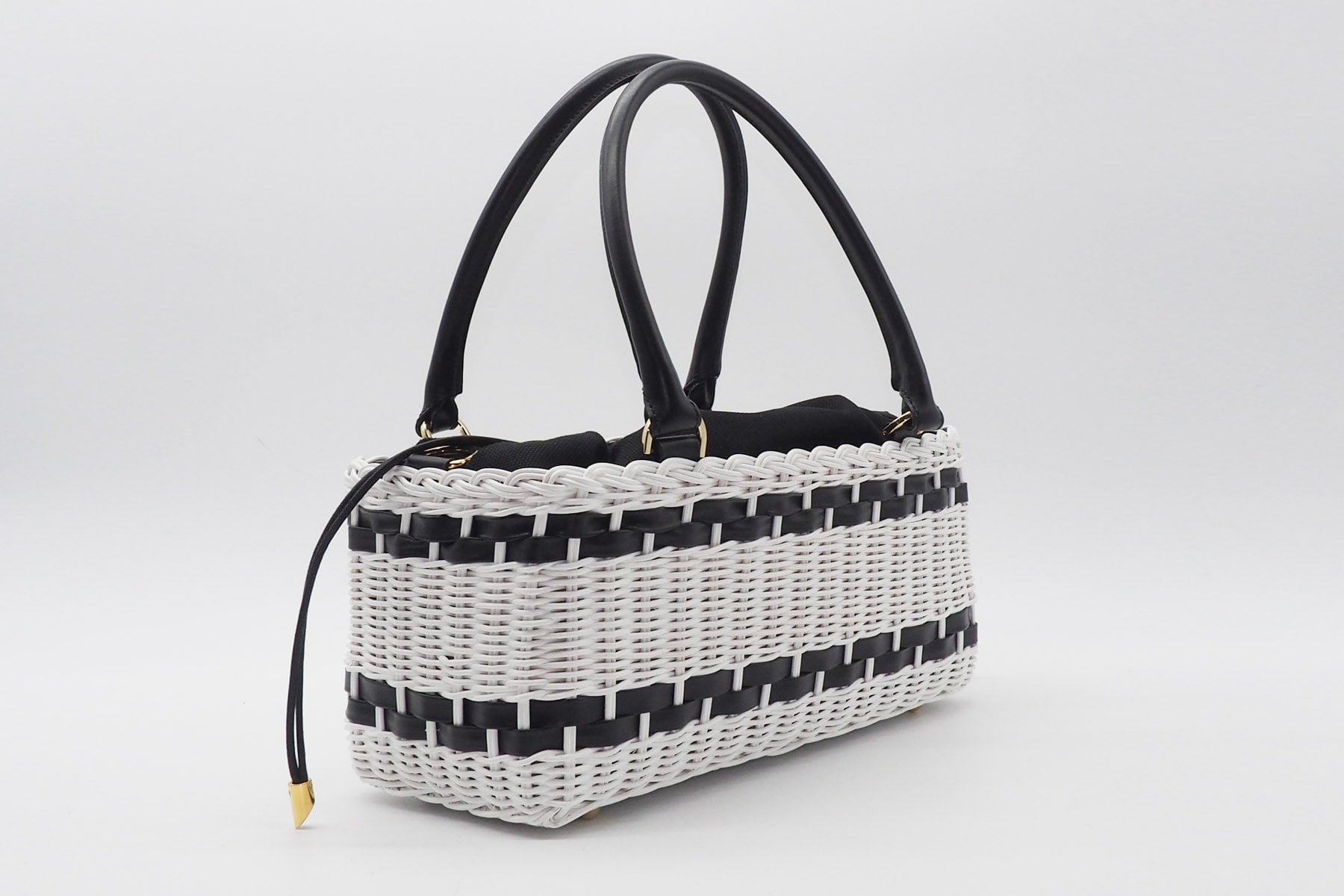 Korbtasche aus handgeflochtener Weide & Leder in Weiß & Schwarz Taschen Crossbody & Schultertaschen Capaf