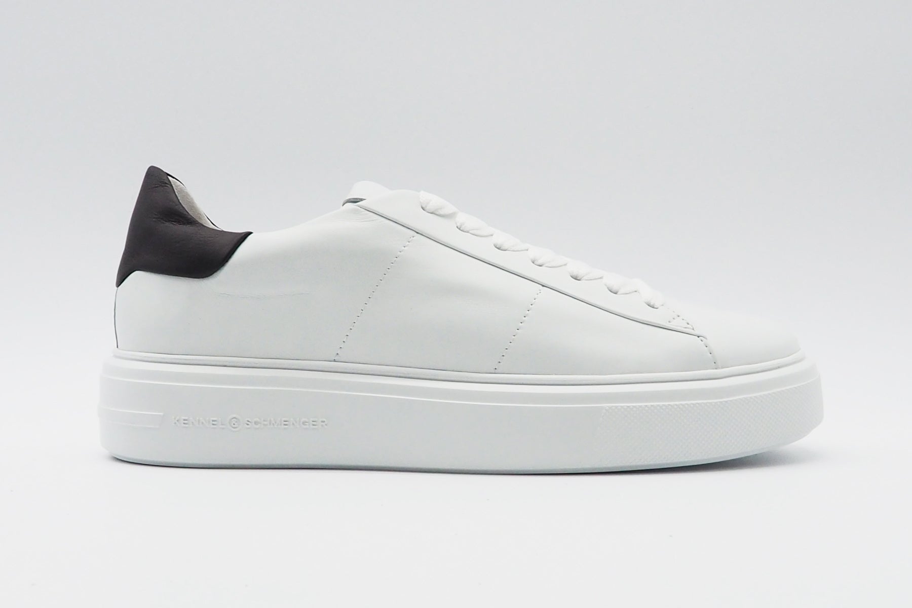 Lässiger Damen Sneaker aus Glattleder in Weiß Damen Sneaker Kennel & Schmenger