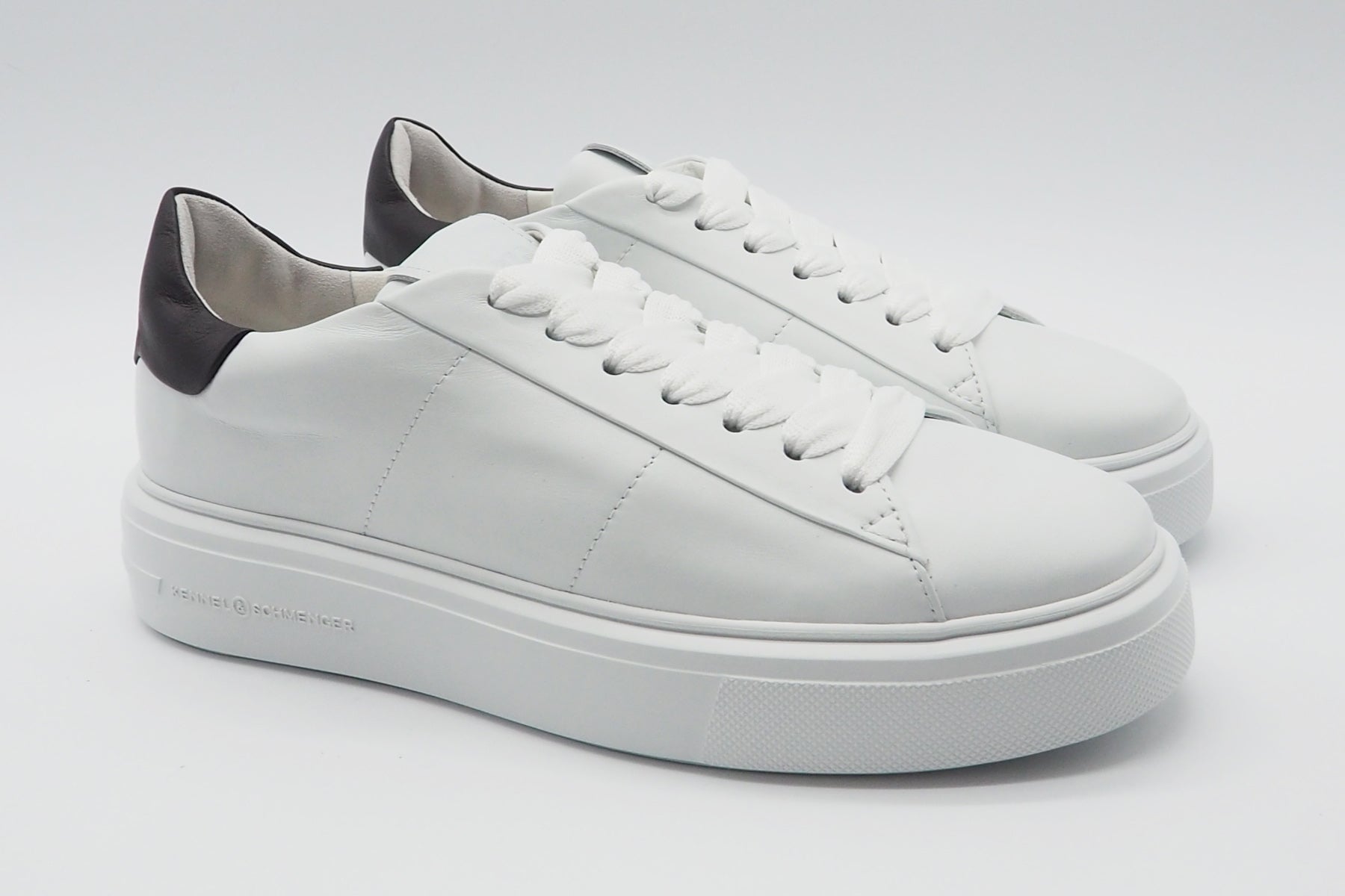 Lässiger Damen Sneaker aus Glattleder in Weiß Damen Sneaker Kennel & Schmenger