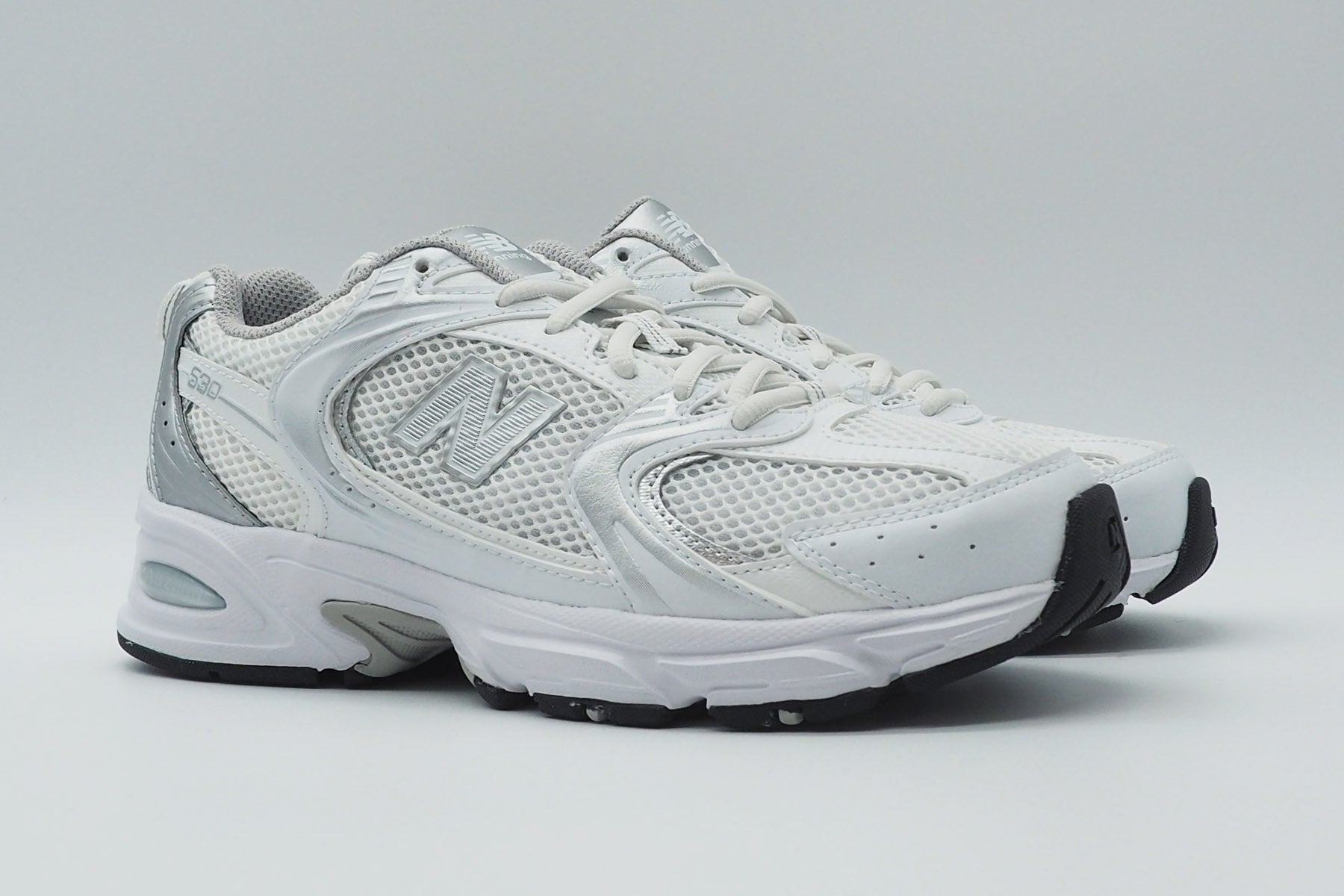 "Limited Edition" Unisex Sneaker MR530EMA aus Mesh in Weiß & Silber - Running Course Damen Sneaker New Balance