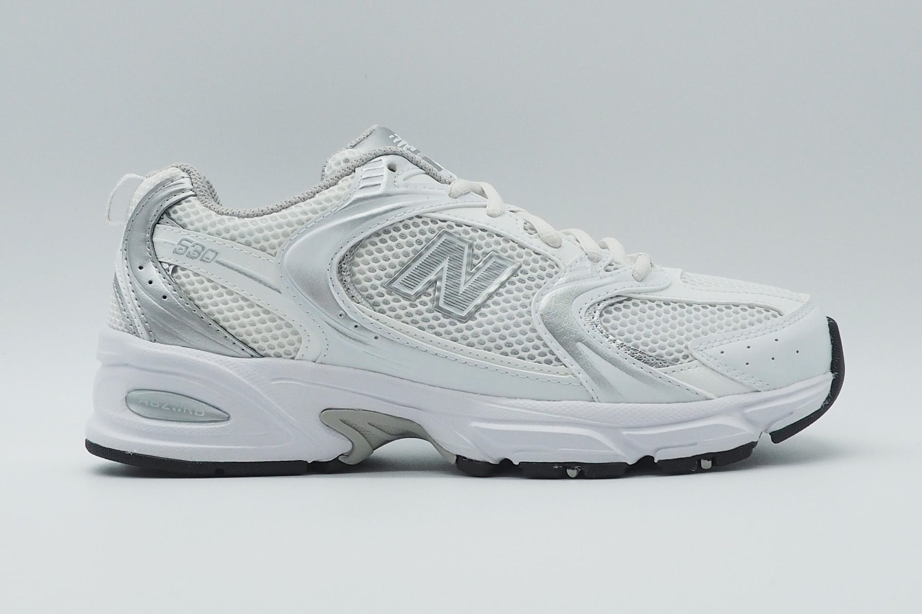 "Limited Edition" Unisex Sneaker MR530EMA aus Mesh in Weiß & Silber - Running Course Damen Sneaker New Balance