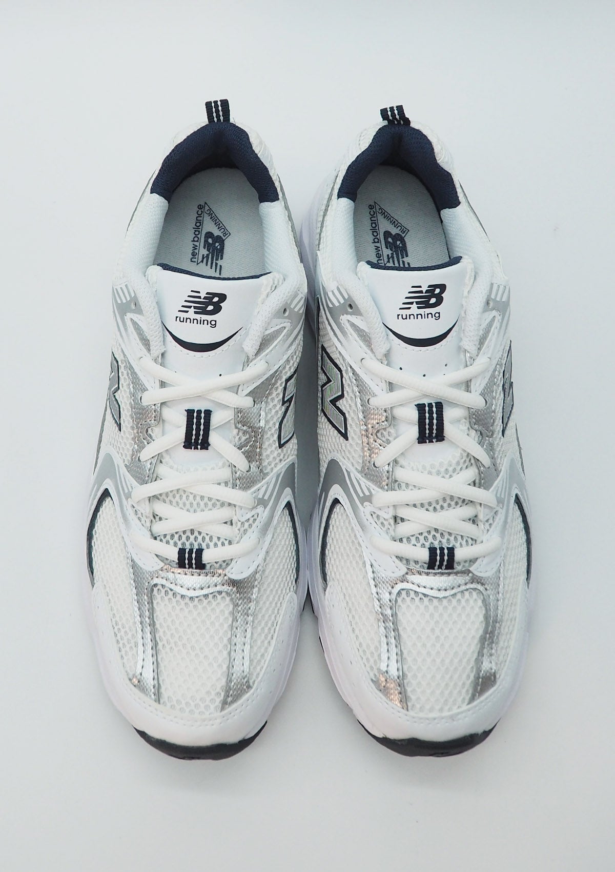 "Limited Edition" Unisex Sneaker MR530SG aus Mesh in Weiß, Navy & Silber - Running Course Herren Sneaker New Balance