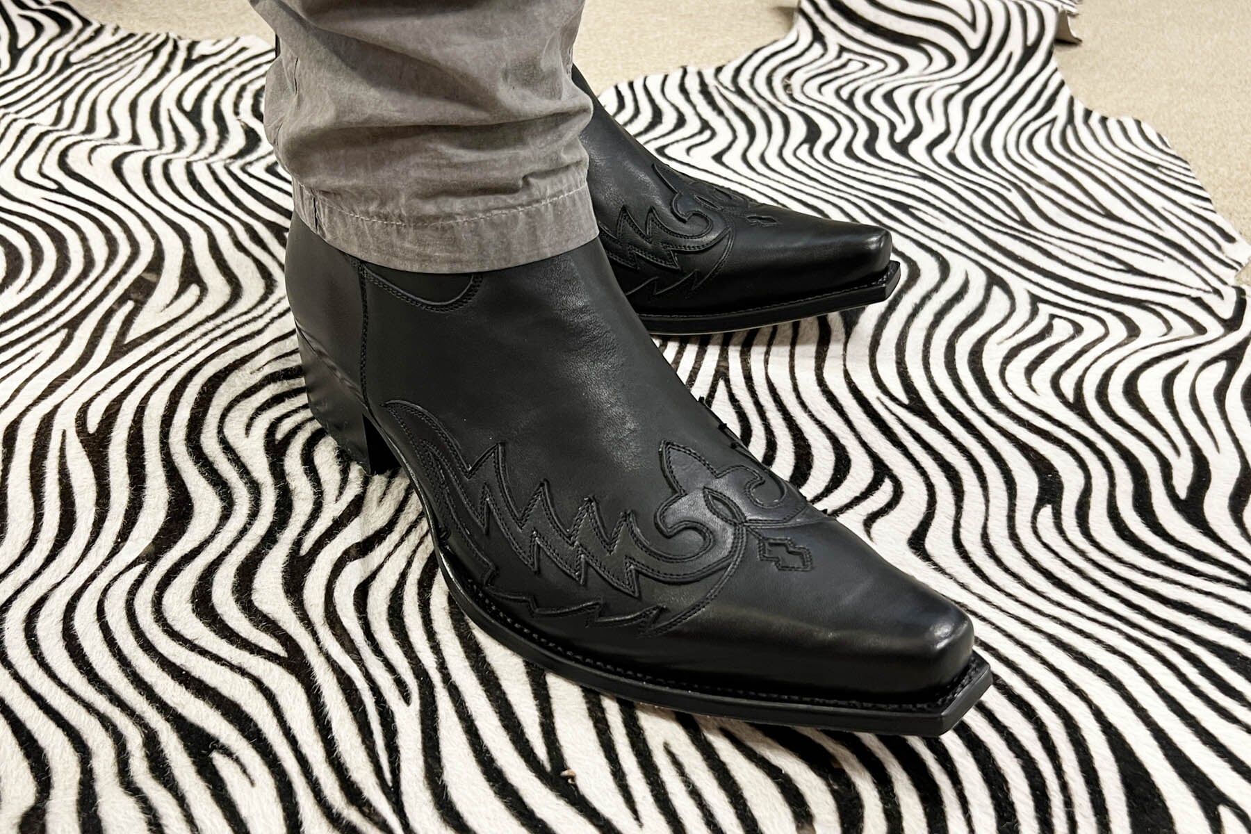 Raffinierter Herren Western-Boots aus Glattleder in Schwarz - Absatz 4cm Herren Stiefeletten Sendra