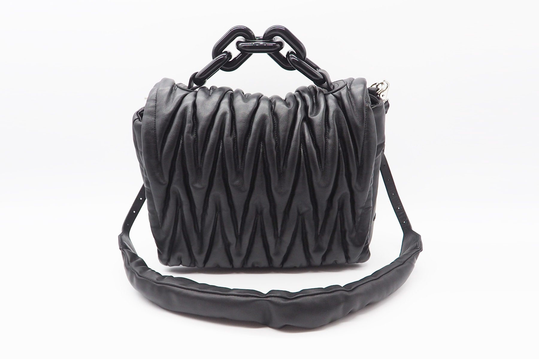 Schultertasche aus Leder in Schwarz mit Kette Taschen Crossbody & Schultertaschen Vic Matié