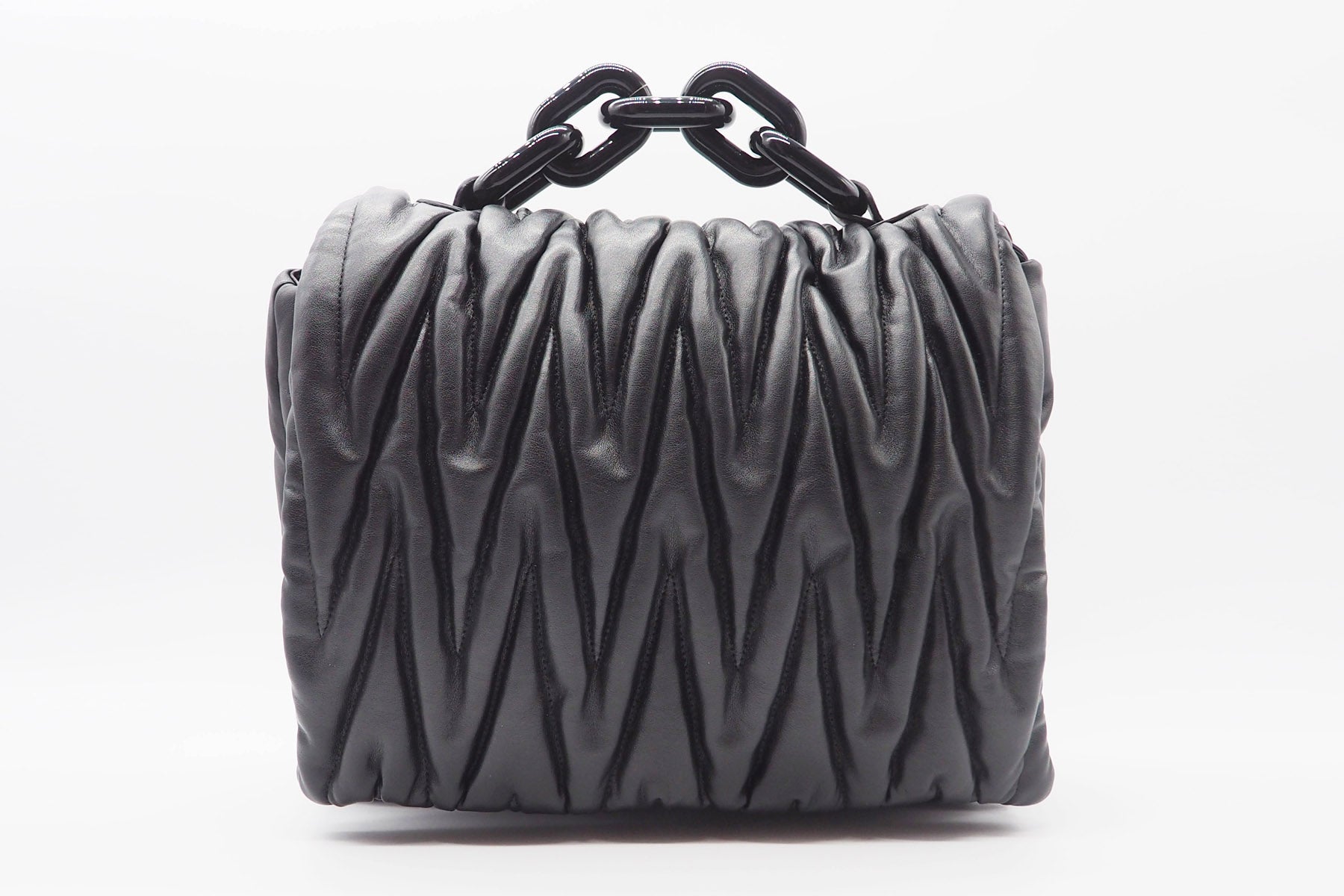 Schultertasche aus Leder in Schwarz mit Kette Taschen Crossbody & Schultertaschen Vic Matié