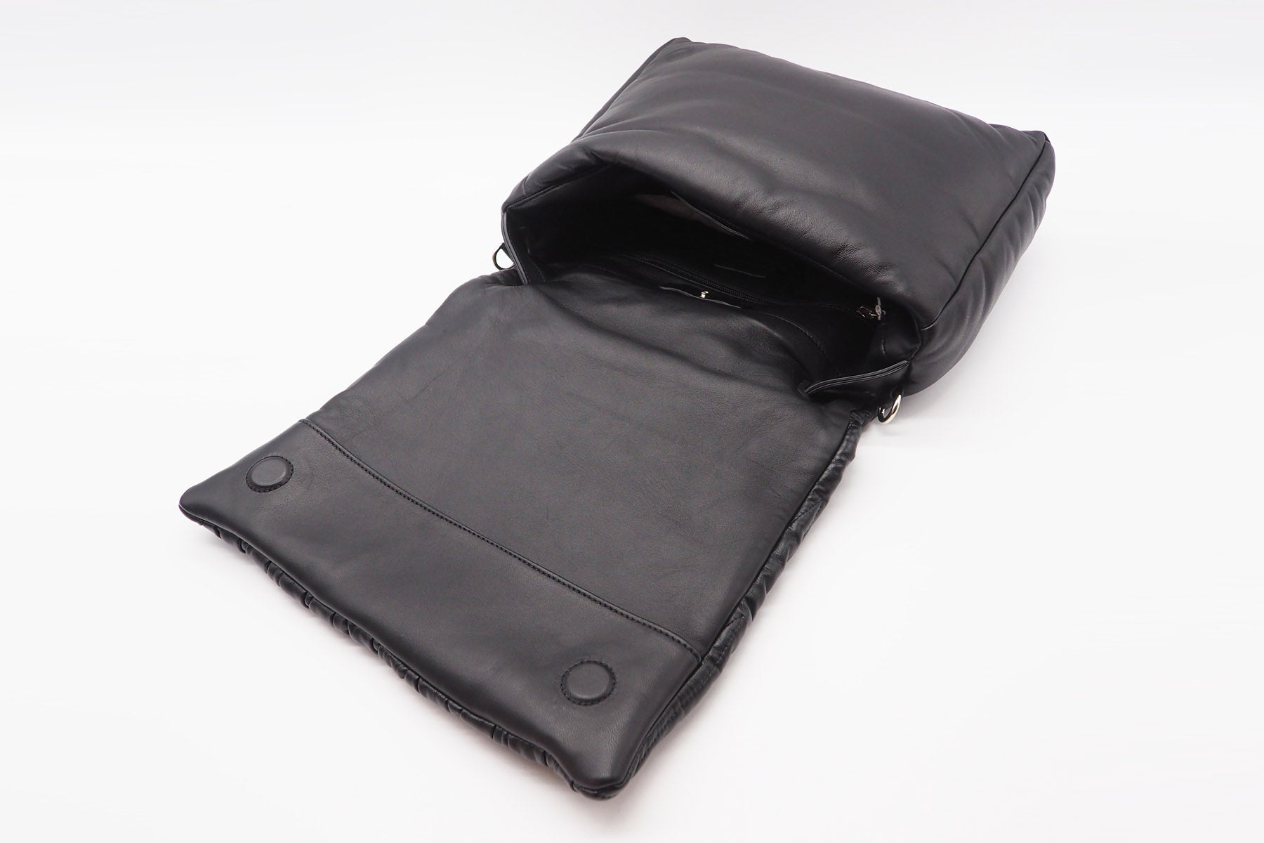 Schultertasche aus Leder in Schwarz mit Kette Taschen Crossbody & Schultertaschen Vic Matié