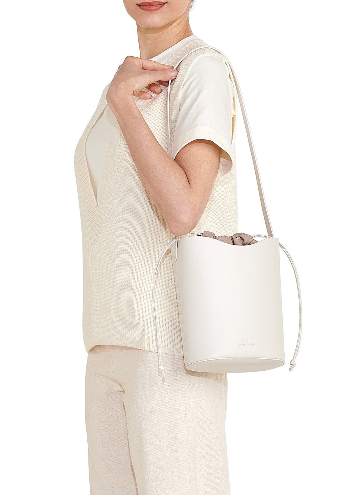 Schultertasche aus Leder in Weiß - herausnehmbares Baumwoll-Canvas-Futter mit Kordelzug aus Leder Taschen Crossbody & Schultertaschen Il Bisonte