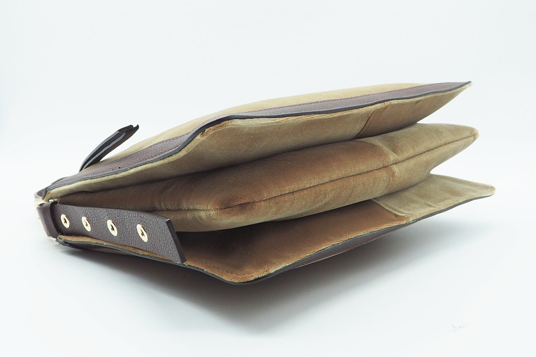 Schultertasche aus Samt & Leder in Hellbraun & Dunkelbraun Taschen Crossbody & Schultertaschen Nina Hill