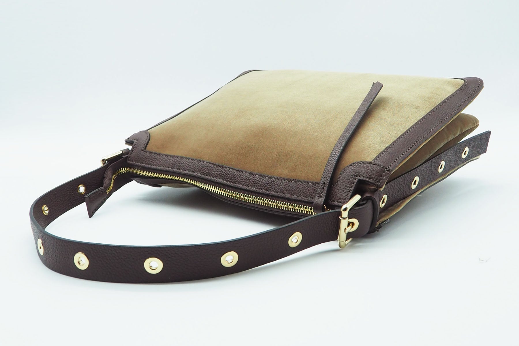 Schultertasche aus Samt & Leder in Hellbraun & Dunkelbraun Taschen Crossbody & Schultertaschen Nina Hill